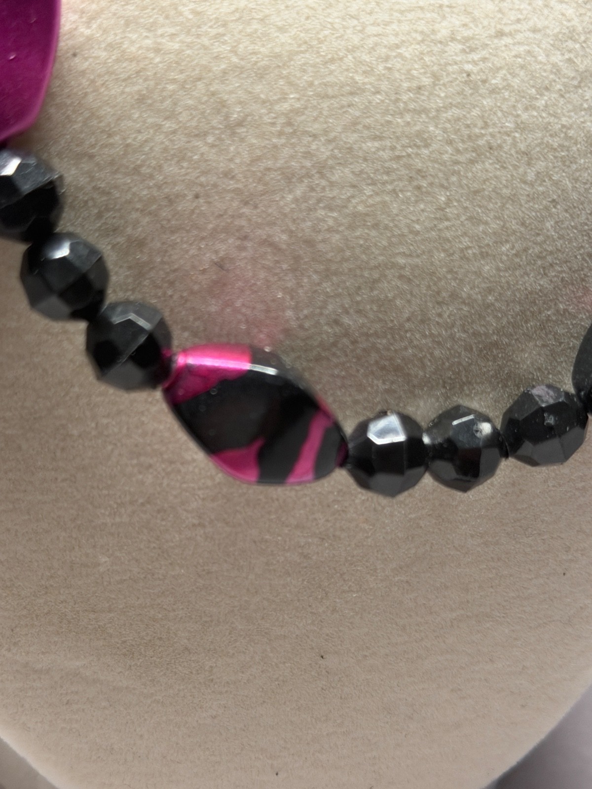 Fun, bold vintage beaded necklace. Faceted acrylic, metal and resin beads.
