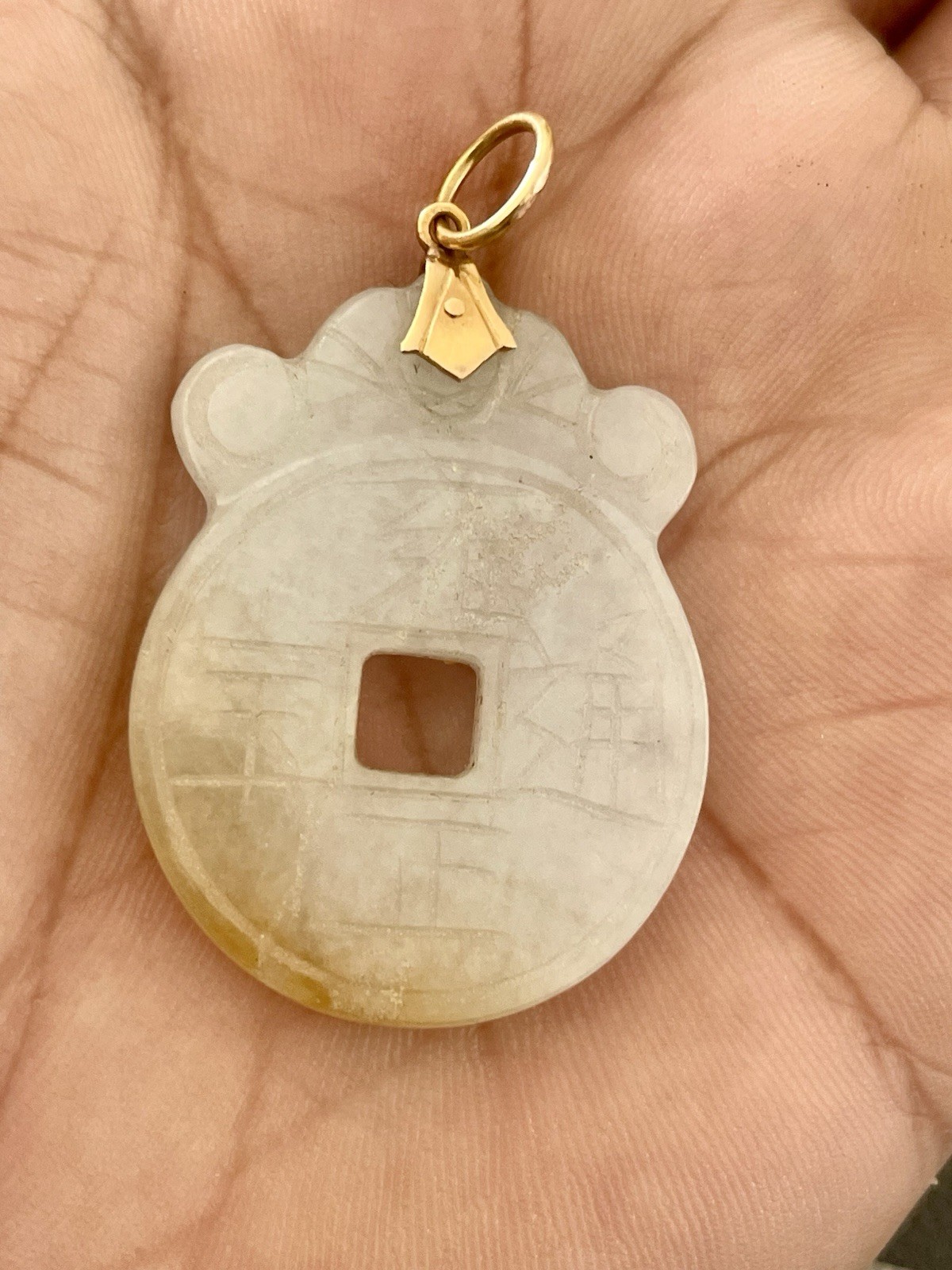 18Kt Yellow Gold Jade Pendant (E85)