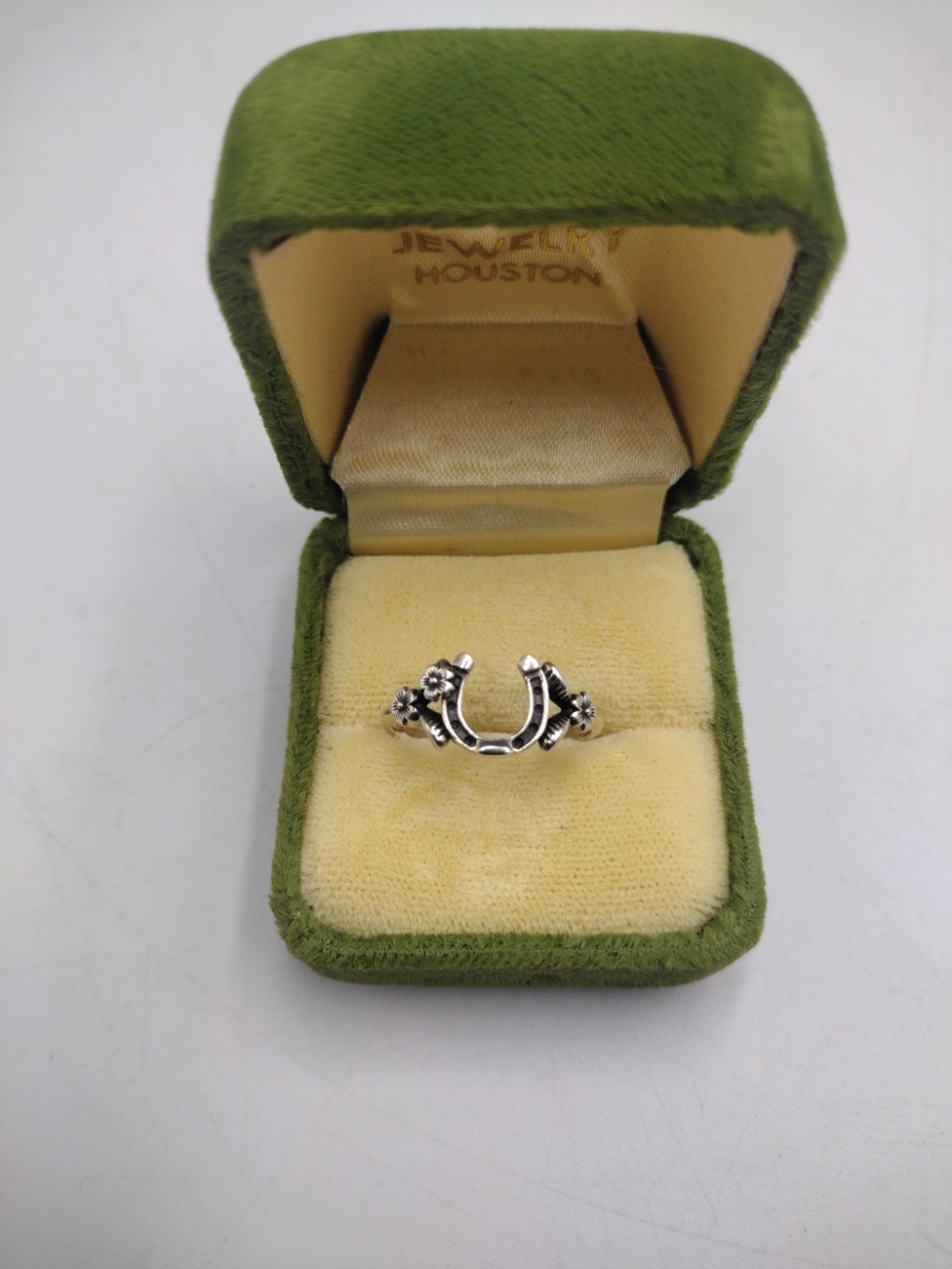 Sterling Silver 925 Lucky Horseshoe Ring Women’s Size 8 Beautiful Fast Shipping
