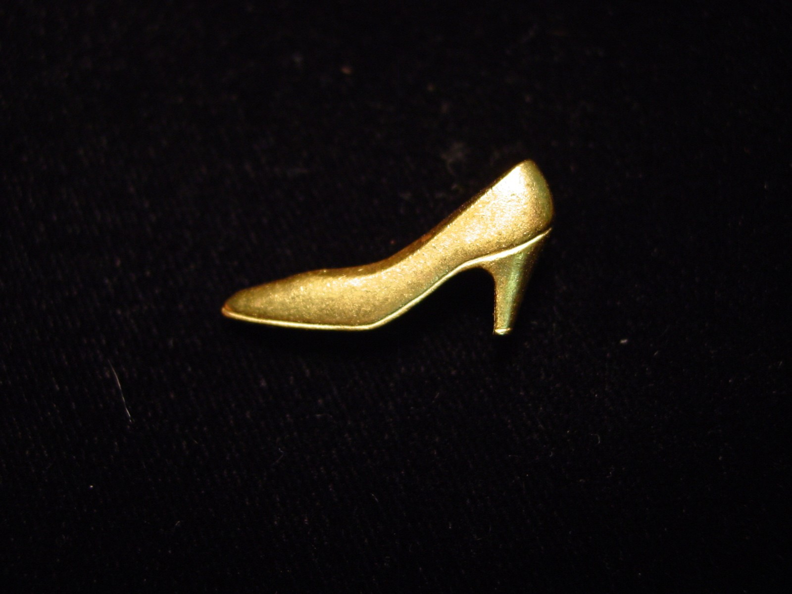 “JJ” Jonette Jewelry Gold Pewter ‘High-Heel Pump – SHOE’ Tack Pin