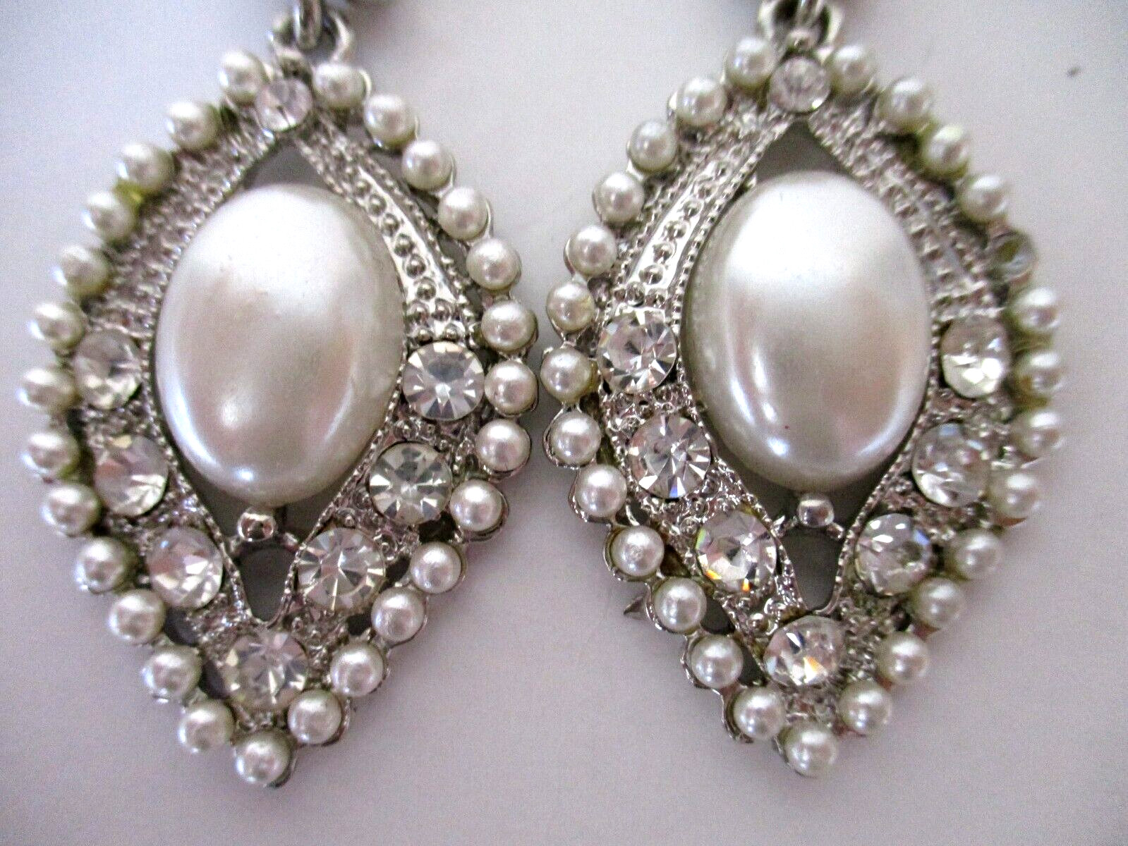 Imitation Pearl & Rhinestone Earrings Teardrop Chandelier Design Silver Tone