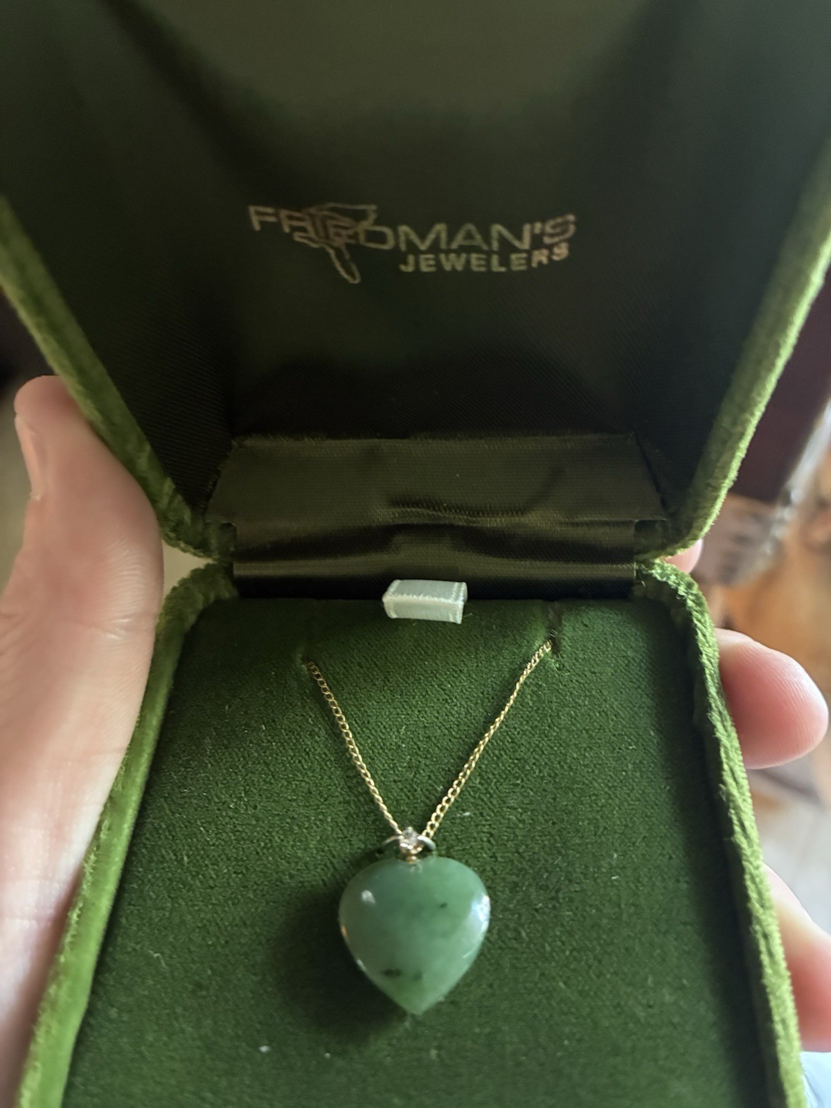 Friedman’s Jewelers Green Jade Heart Charm Pendant Necklace Yellow Gold Cable
