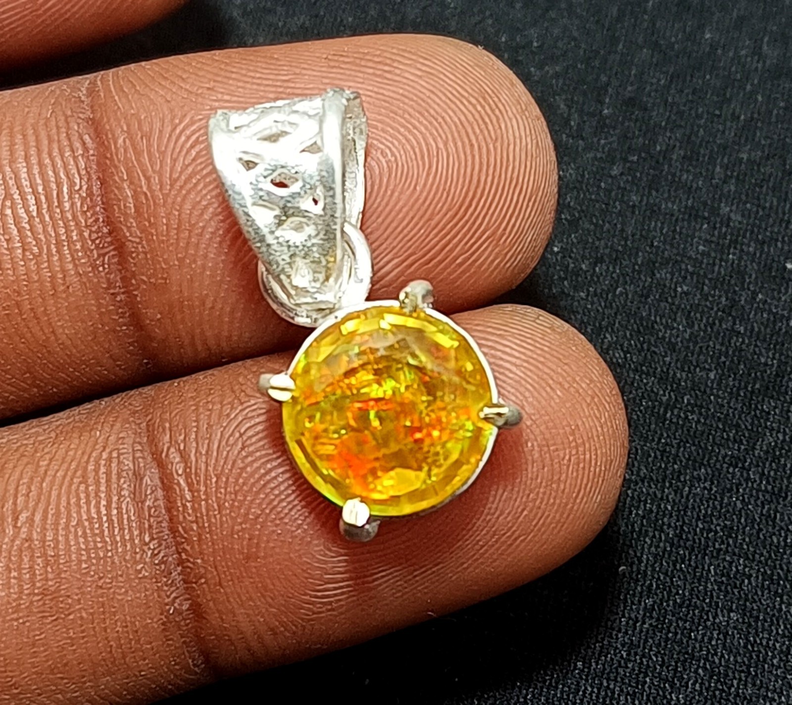Natural 15 Ct Bi-Color FL Pitambari Sapphire 925 Silver Pendant Jewelry Gemstone