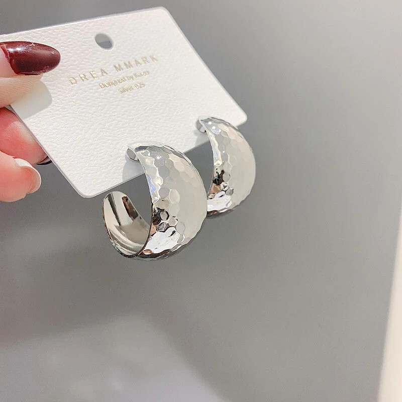 NEW MEDIUM ROUND HOOP EARRINGS SILVER HAMMERED PUSH PIN LIGHT WEIGHT