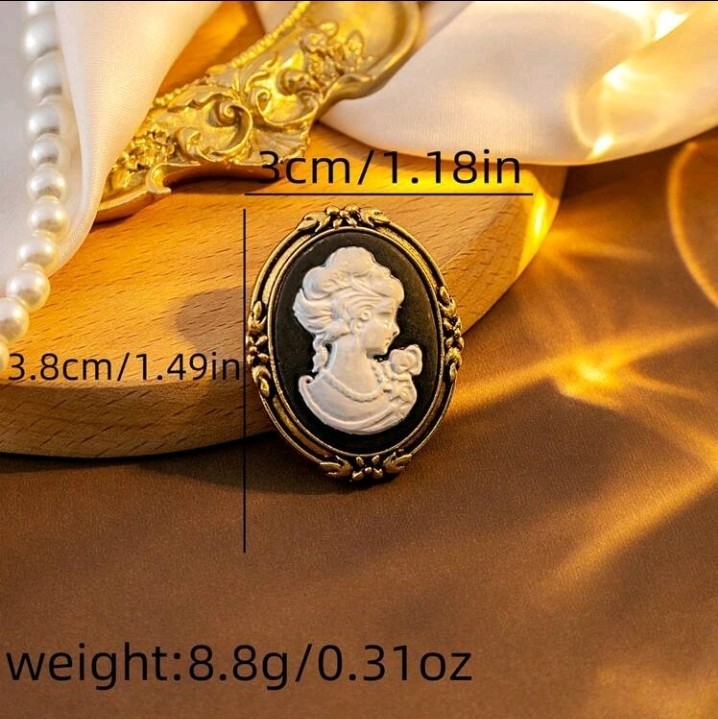 Gold Plated Zinc Brooch With Black And White Cameo