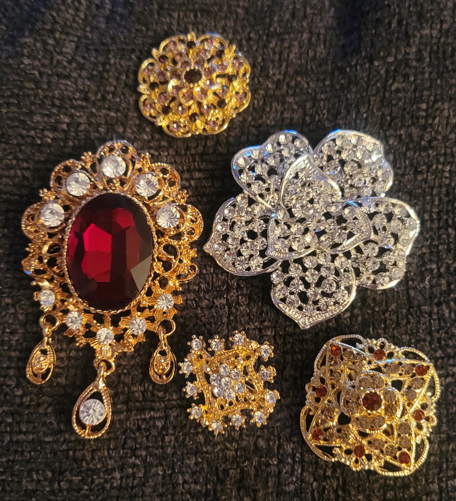 Beautiful All Occasion Rhinestone Flower Brooch Pin Lapel Lot CA USA E114