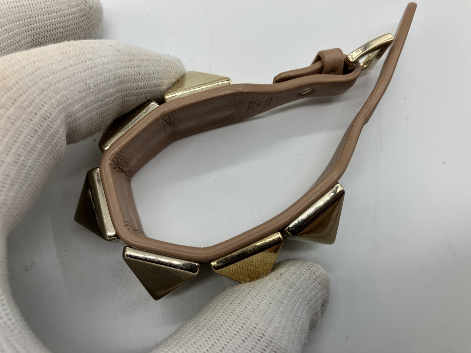 Valentino Garavani Leather Stud Bracelet Gold Nude 21.6cm 17.5-19.5cm