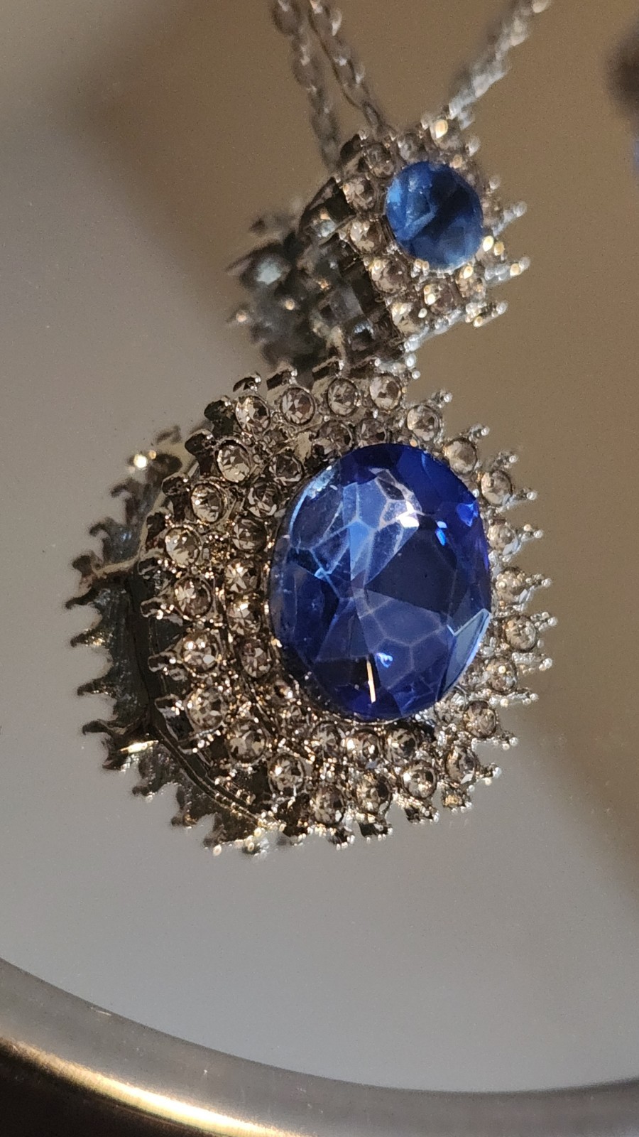 Stunning 4 Pc Jewlery Set In Simulated Blue Saphire White Gold Plated