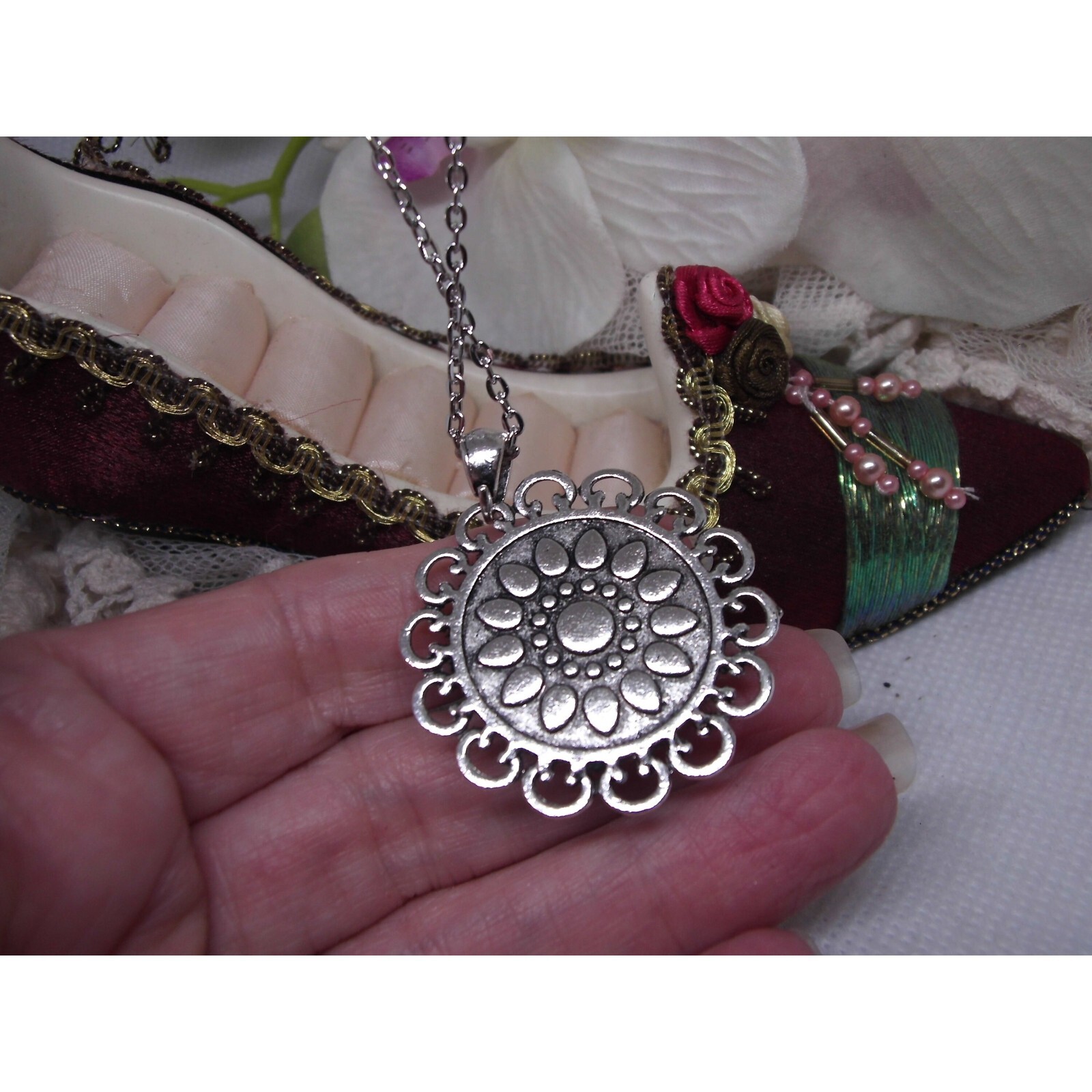 Claddagh Celtic Irish clover Cameo Necklace Pendant Jewelry Gift ST PATRICKS DAY