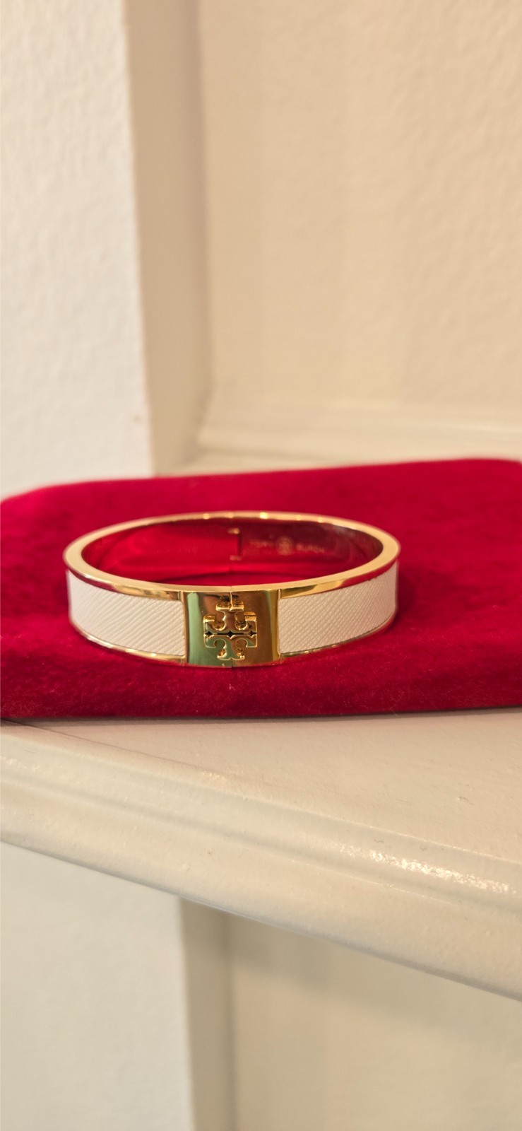 Brand New White Tory Burch Kira Enamel Medium Hinged Bangle Bracelet with logo
