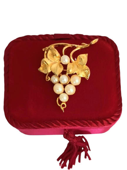 Lisner Vintage Grape Cluster Brooch Brushed Gold Tone Vines Faux Pearls Pin