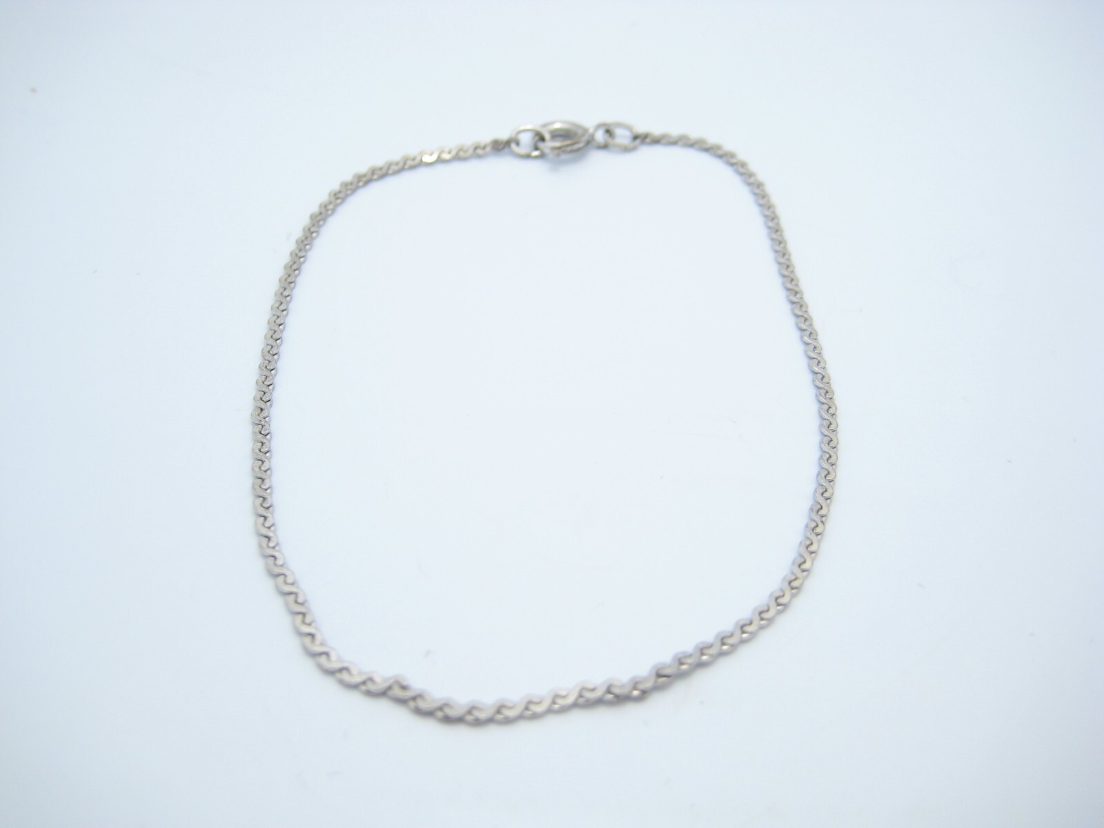 Sterling Silver Flat Serpentine Chain Link 0.5mm Bracelet 7″