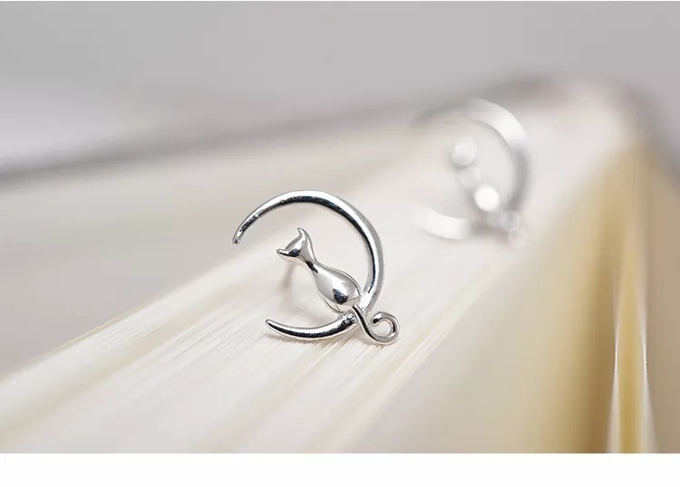 925 Sterling Silver Cat on the Moon Stud Earring Cute Animal Design Jewelry Gift