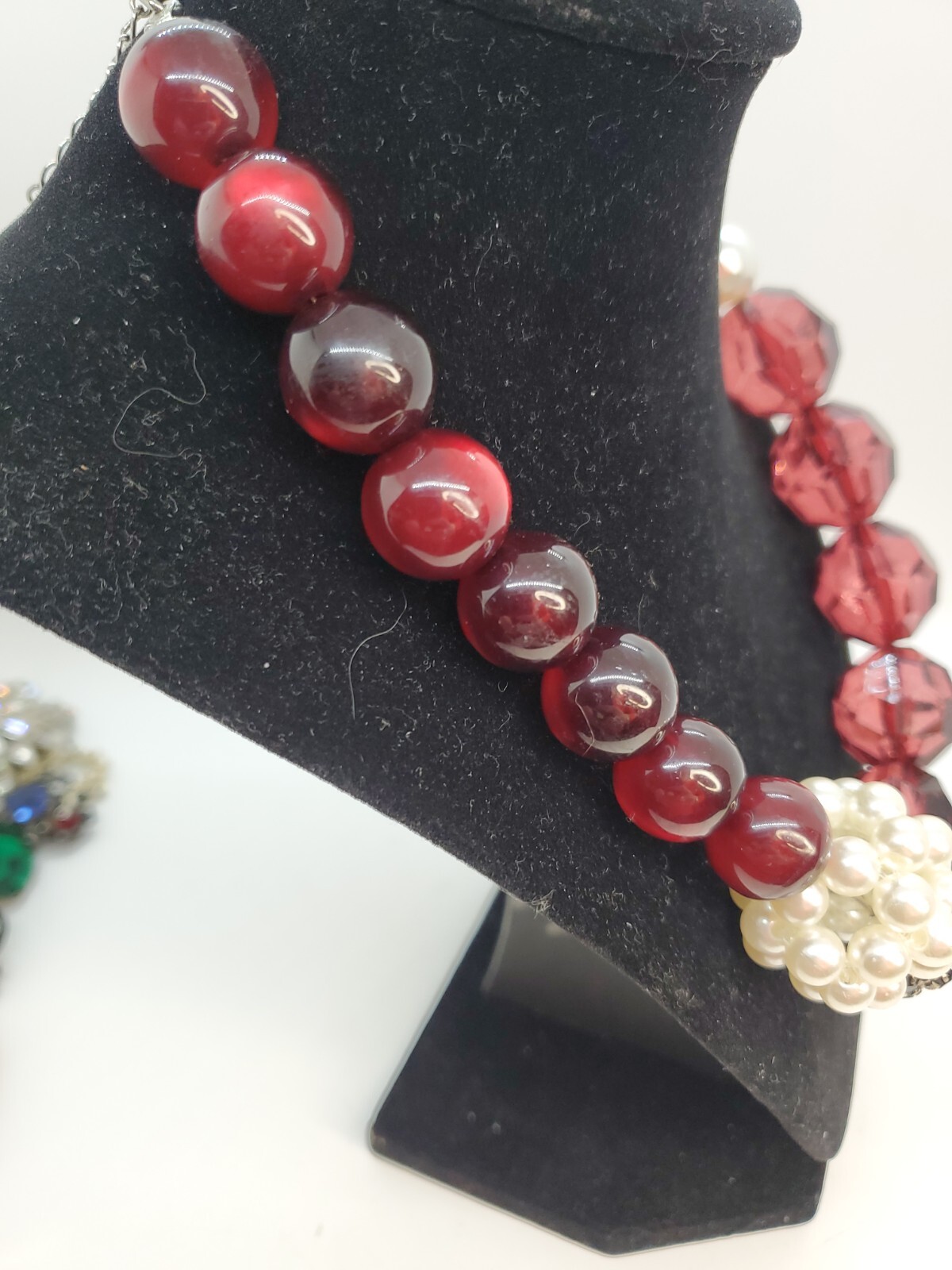 CATO 1946 Faux Pearl Red Gold Black Rhinestones Beaded Statement Necklace 23.5″