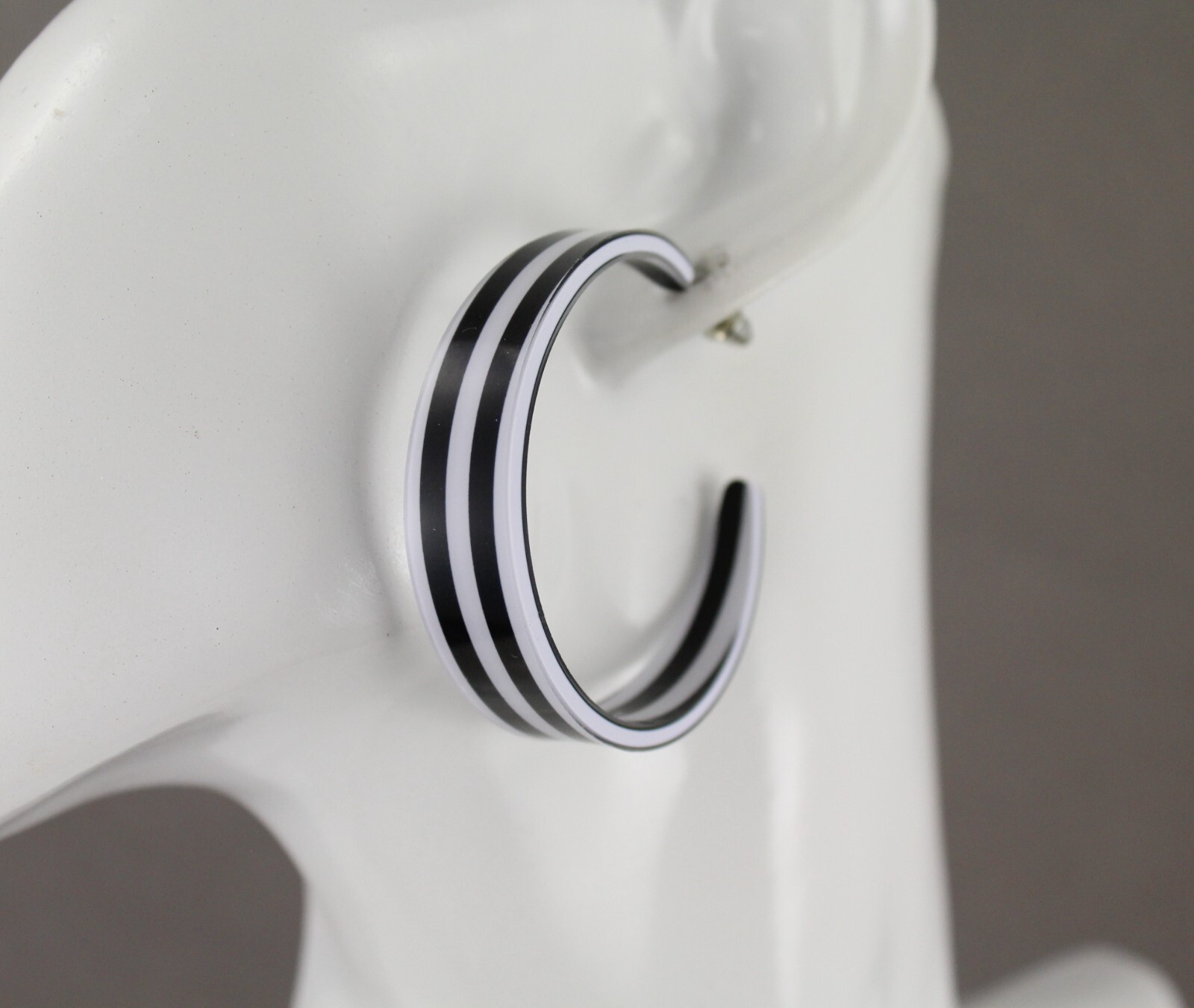 Black White stripe hoop earrings plastic lightweight post acrylic 1 7/8″ wide