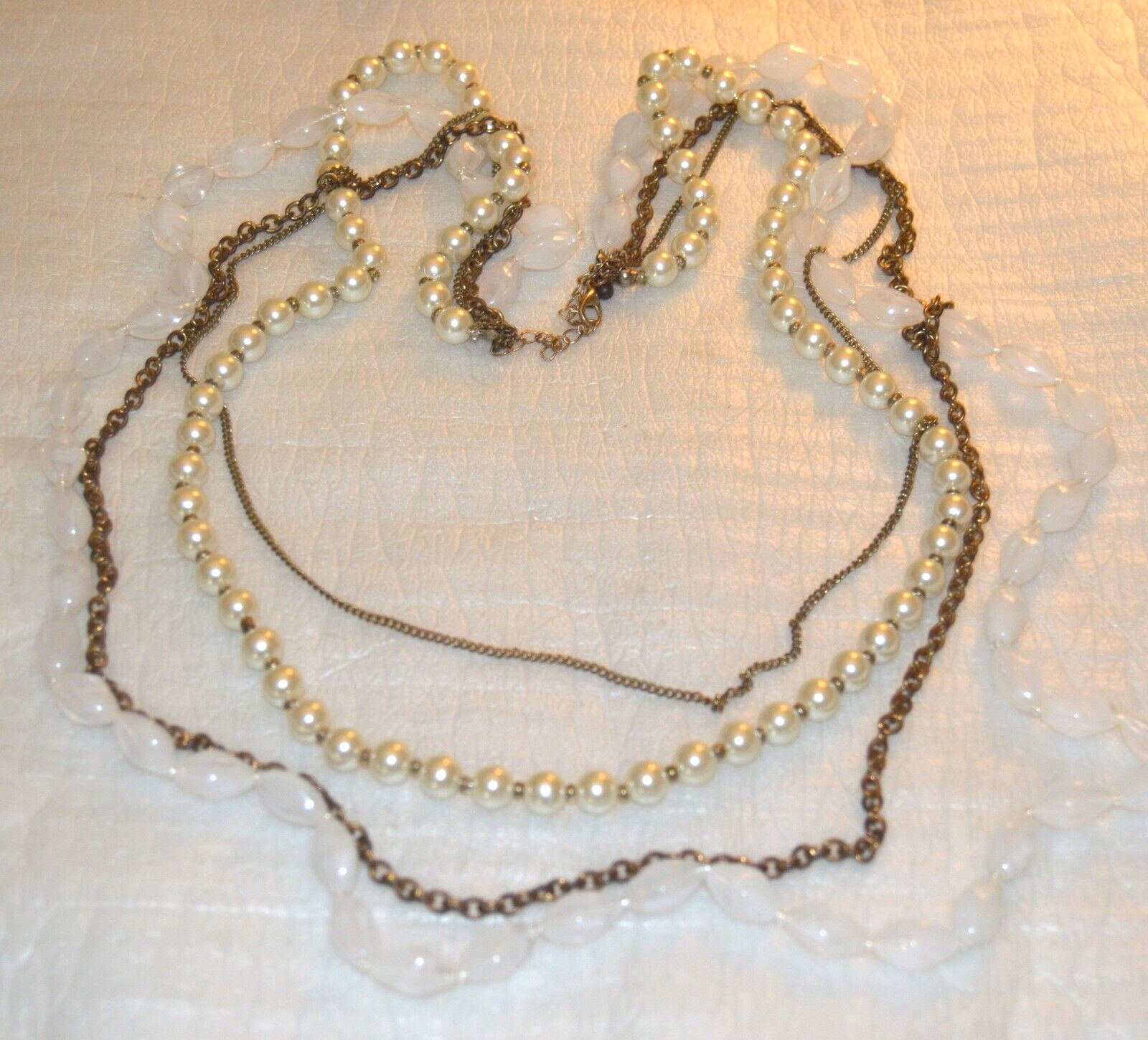 White Beads & Gold Tone Chains Necklace 28+ in. Vintage Jewelry Fashion