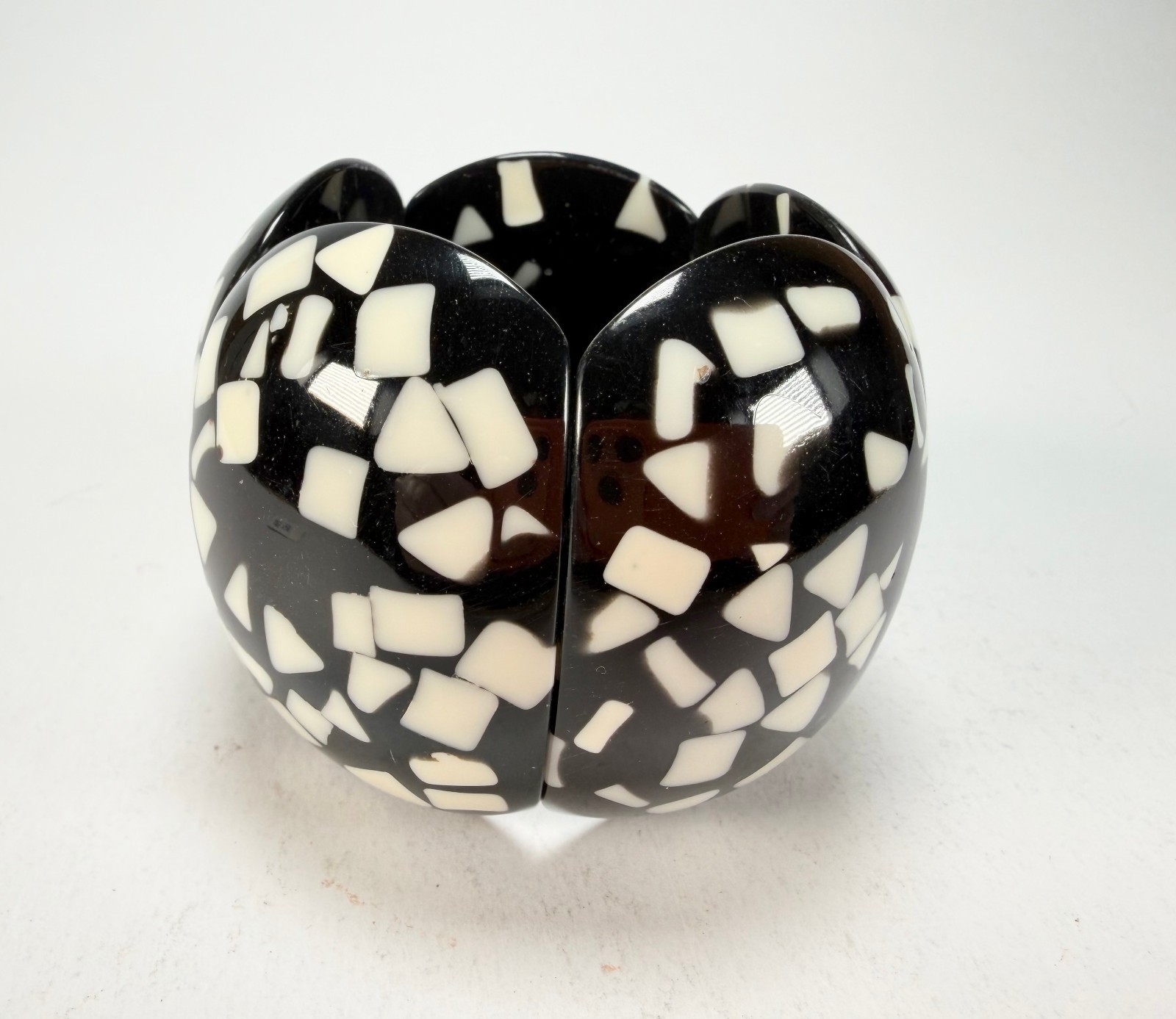Marion Godart – Confetti “Cinq Pièces” Black & White Elasticated Resin Bracelet