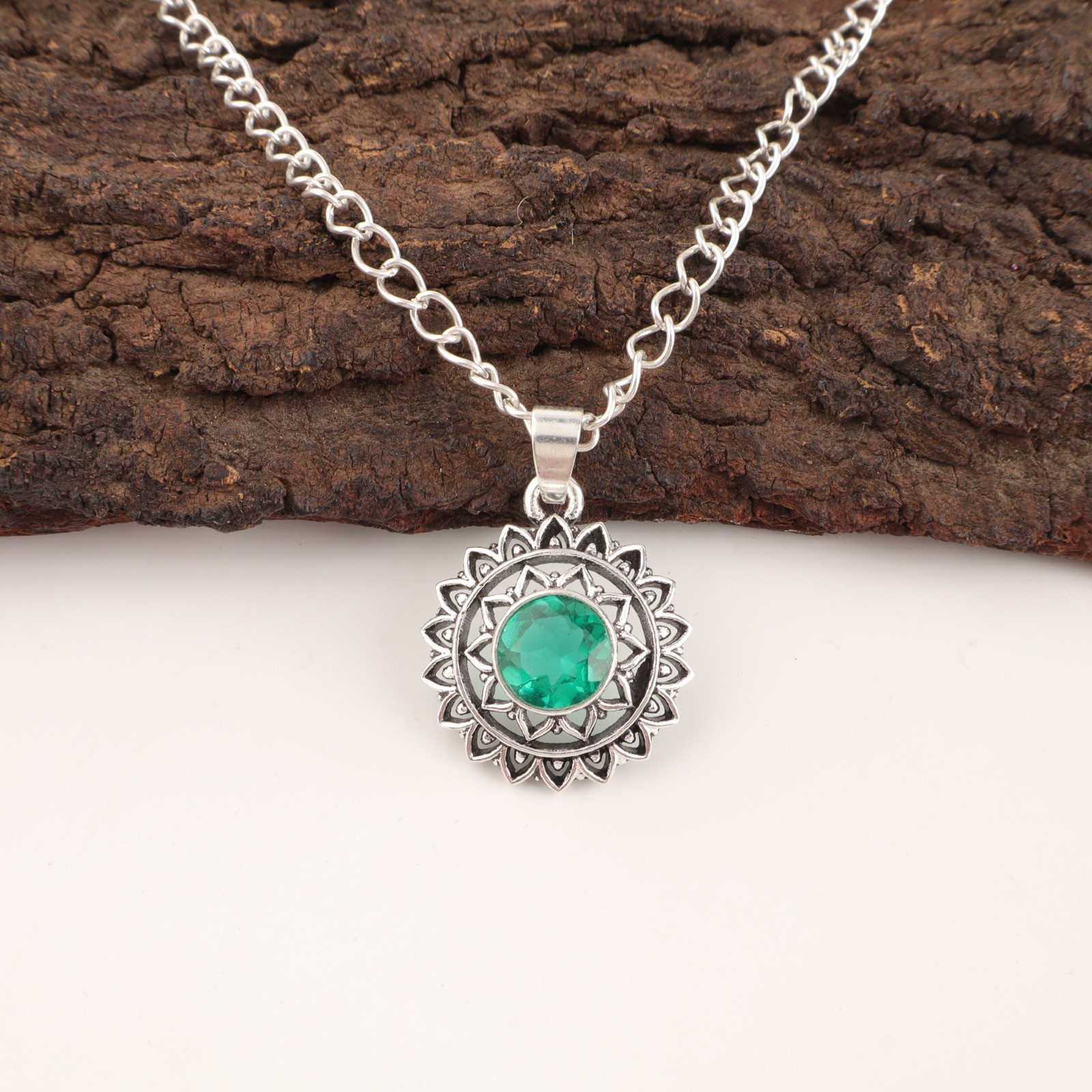 Emerald Gemstone 925 Sterling Silver Artisan Jewelry Pendant Necklace 1.14″ Gift