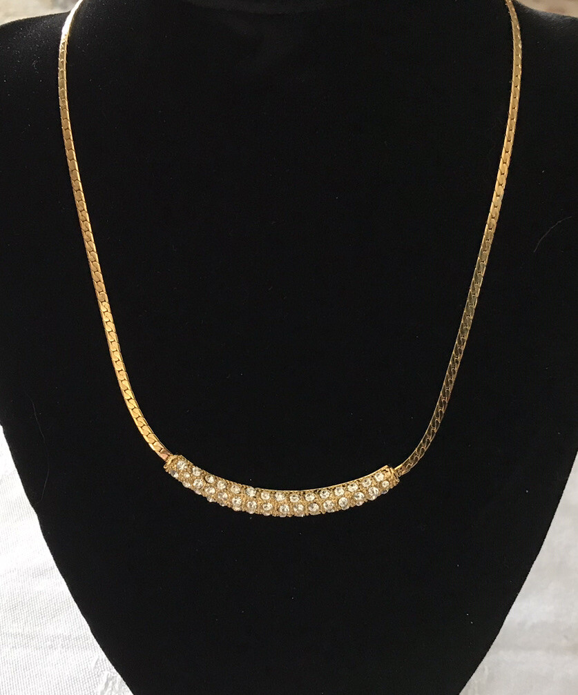 Gold Tone Herringbone Link Rhinestone Pendant Chain Necklace. #610