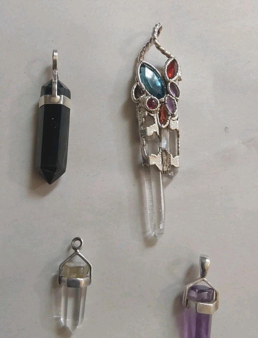 Lot Of Black Onyx Amethyst Quartz Gemstone Pendants 10.3 4.6 2.1 & 1.6 Grams