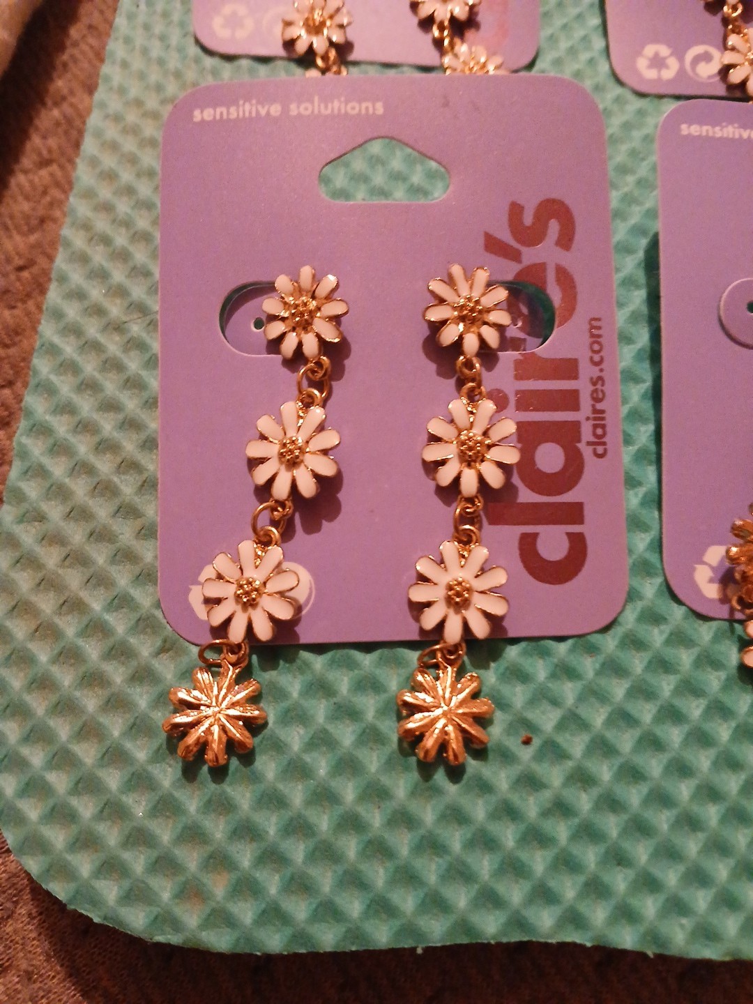 Bulk Lot Of (7) Pair Claire’s Goldtone Daisy Flower Drop Earrings NWT MSRP $70!