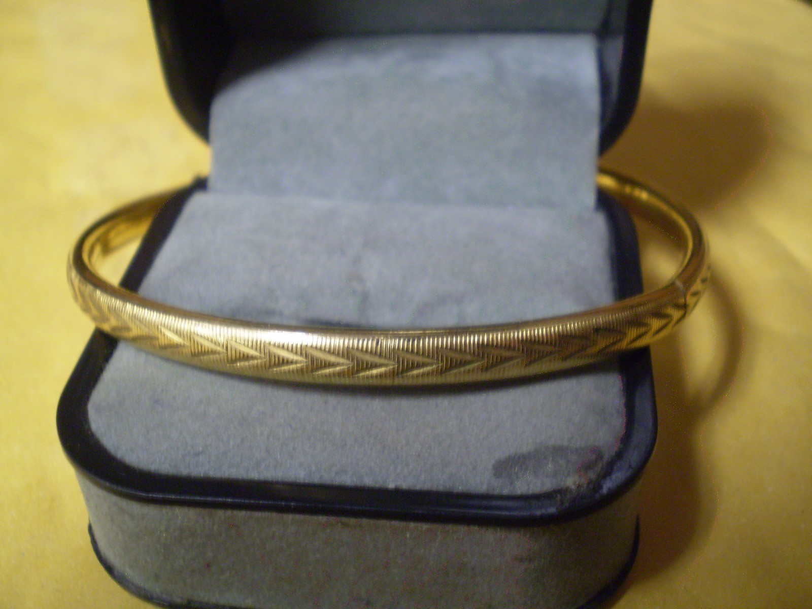 1/20 12K Yellow Gold Filled Ladies Marathon Bangle Bracelet 7.6 grams