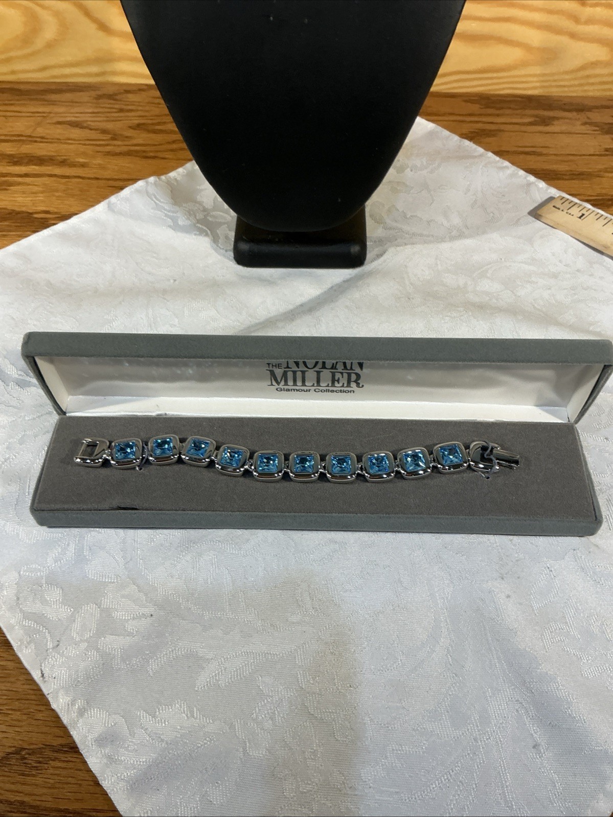 Nolan Miller Piazza Crystal bracelet glamour collection blue stone 7 3/4”