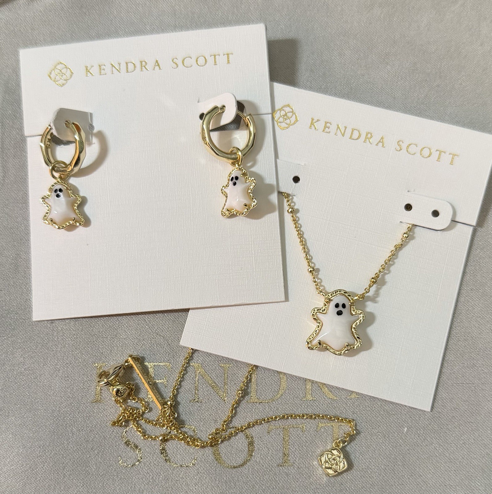 💗👻NEW Kendra Scott 🕷️Mother of Pearl 👻Ghost Reversible Gold Necklace A30