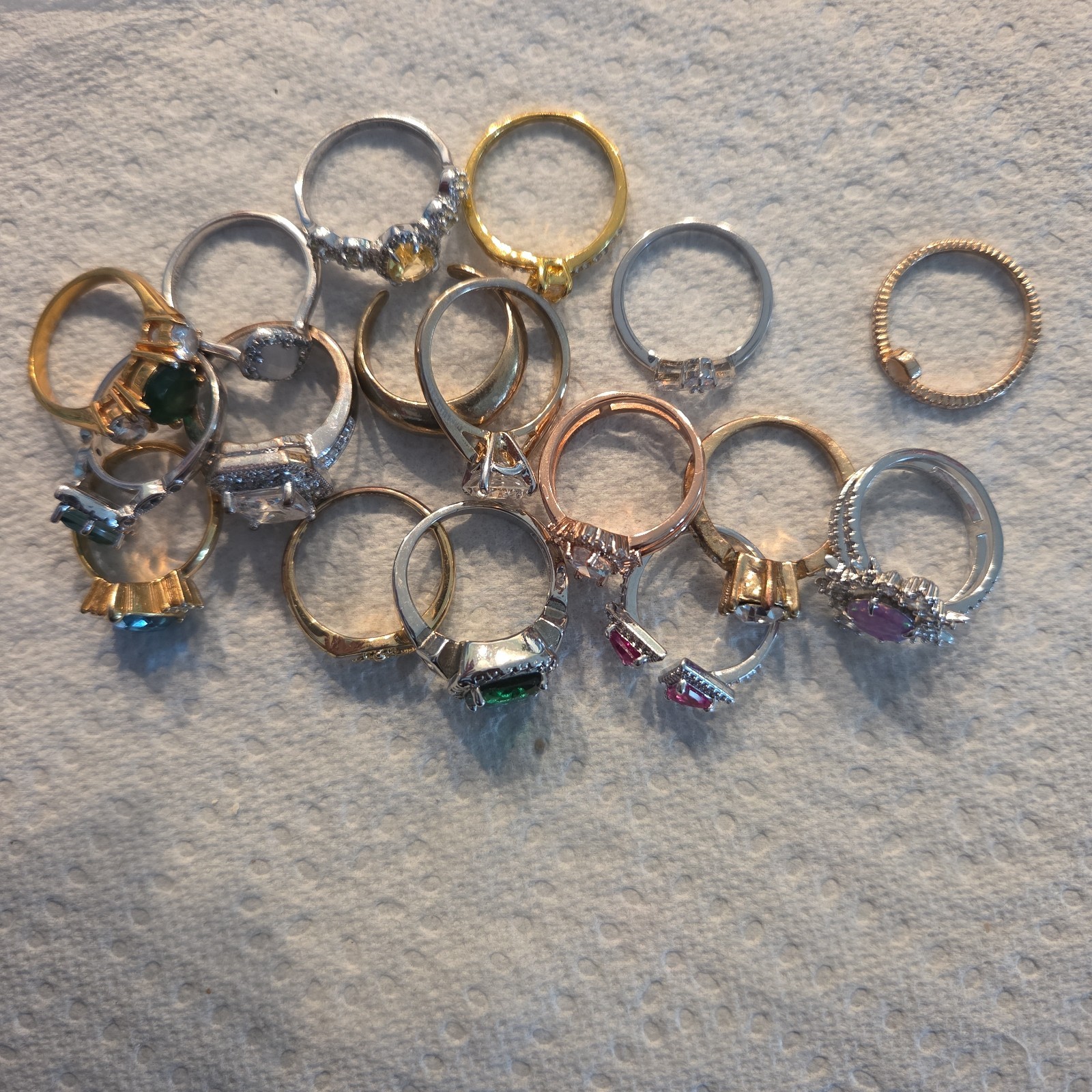 17 Woman Rings lot. statement Mixed & Assorted colors and models. Sz7/8