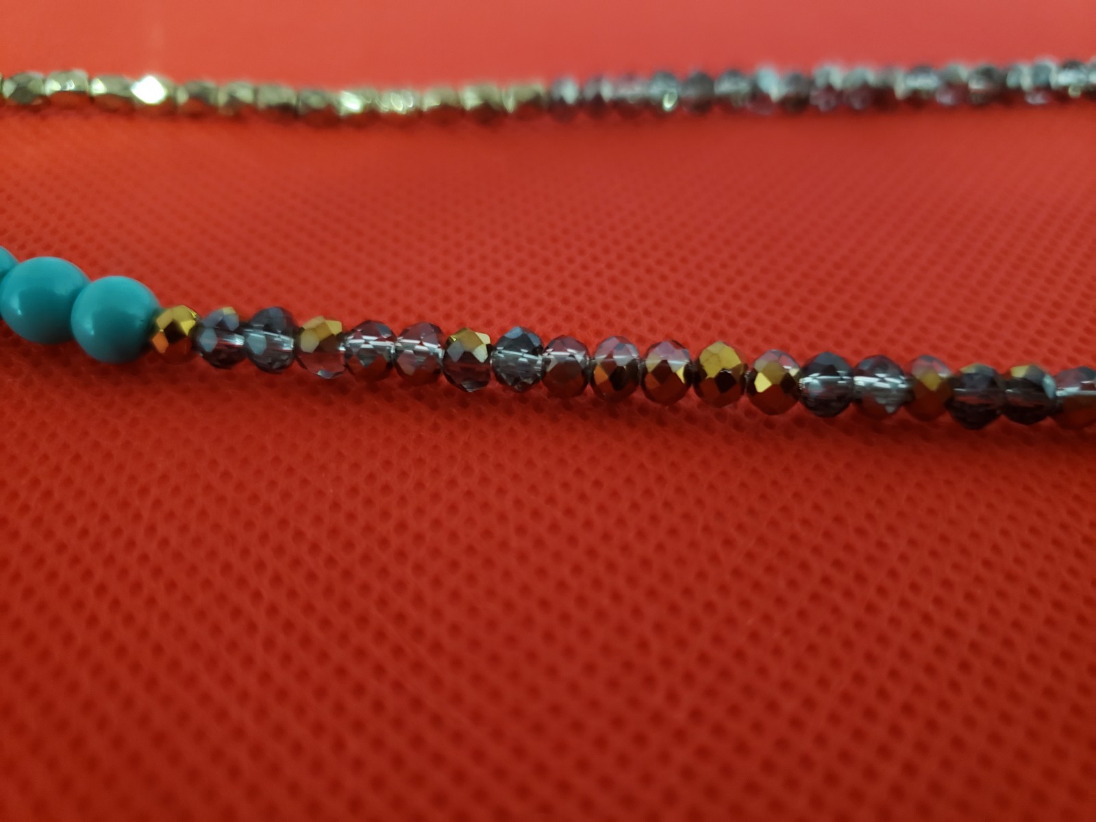 TURQUOISE BEADED AND METALLIC 36″ NECKLACE AND STRETCH BRACELETS