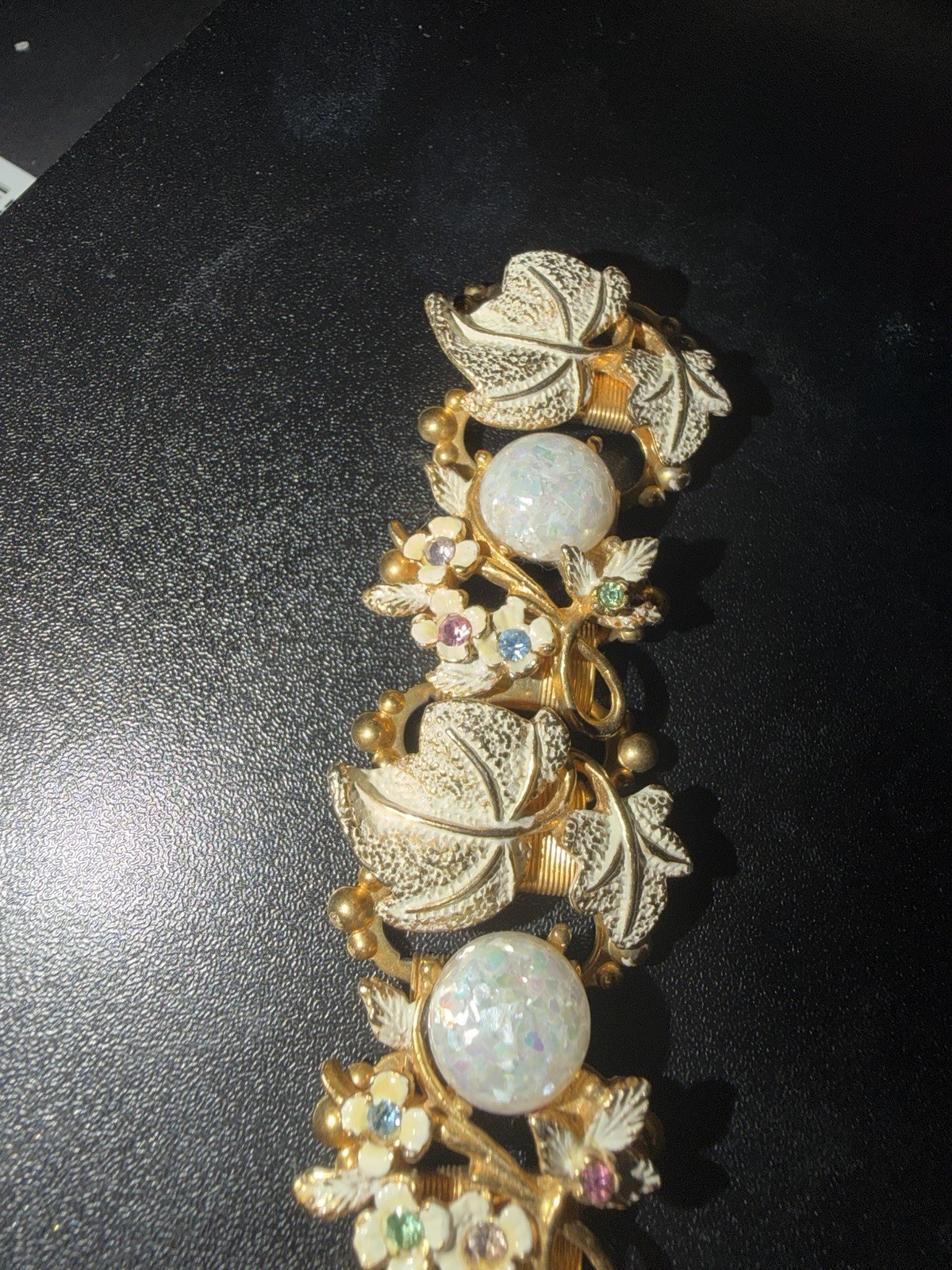 Vintage gold Tone frosted Floral Leaf Link Bracelet White Round gems 💎6.5 in