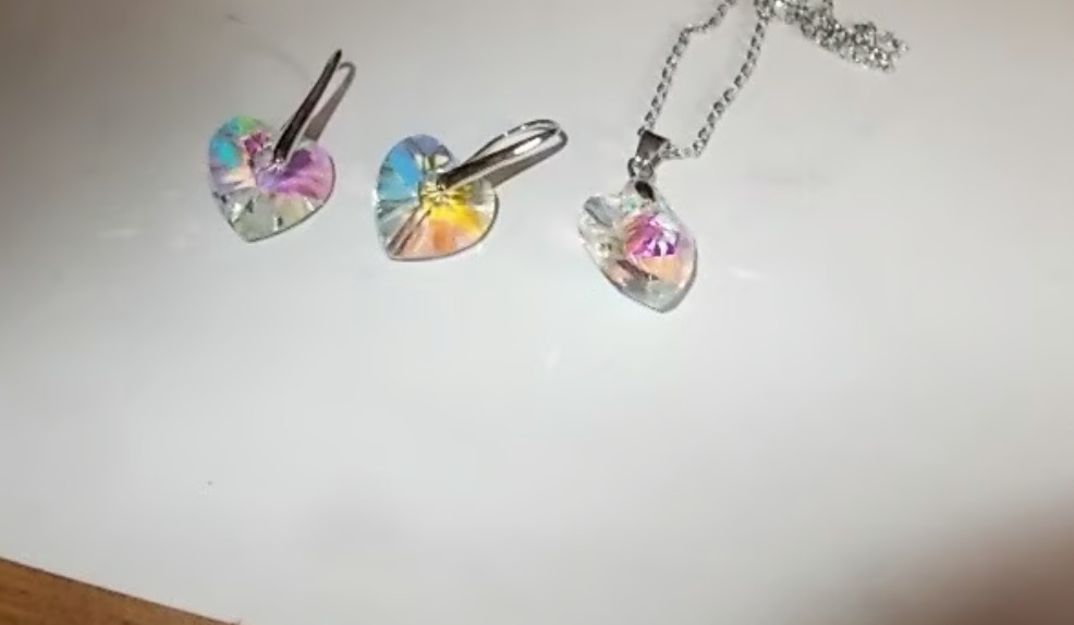 Beautiful Heart Pendant – Earrings Cubic Zerconia & 18″ Necklace!