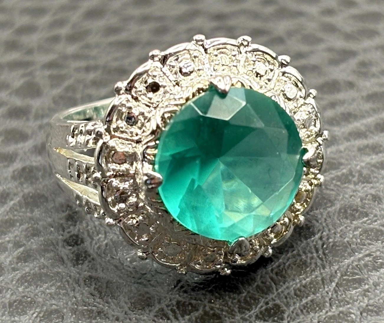 Ornate Filigree Green Stone Cocktail Statement Silver Tone Ring Size 7.5
