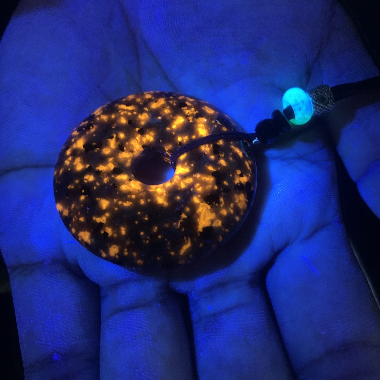 Natural Yooperlite Crystal Donut Pendant UV Glowing Stone Women Men Necklace