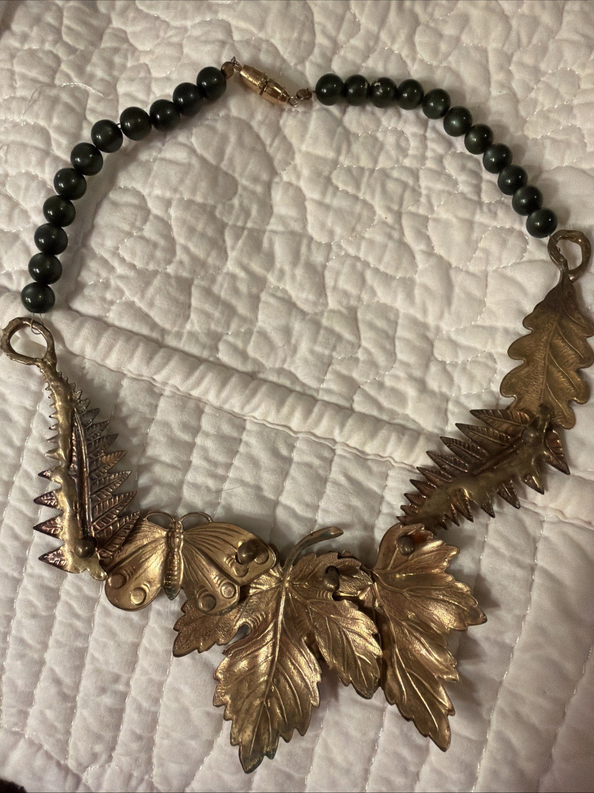 Vintage RARE… ROBERTO BY RFM BronzeTONE LARGE LEAF NECKLACE With Green Beads.