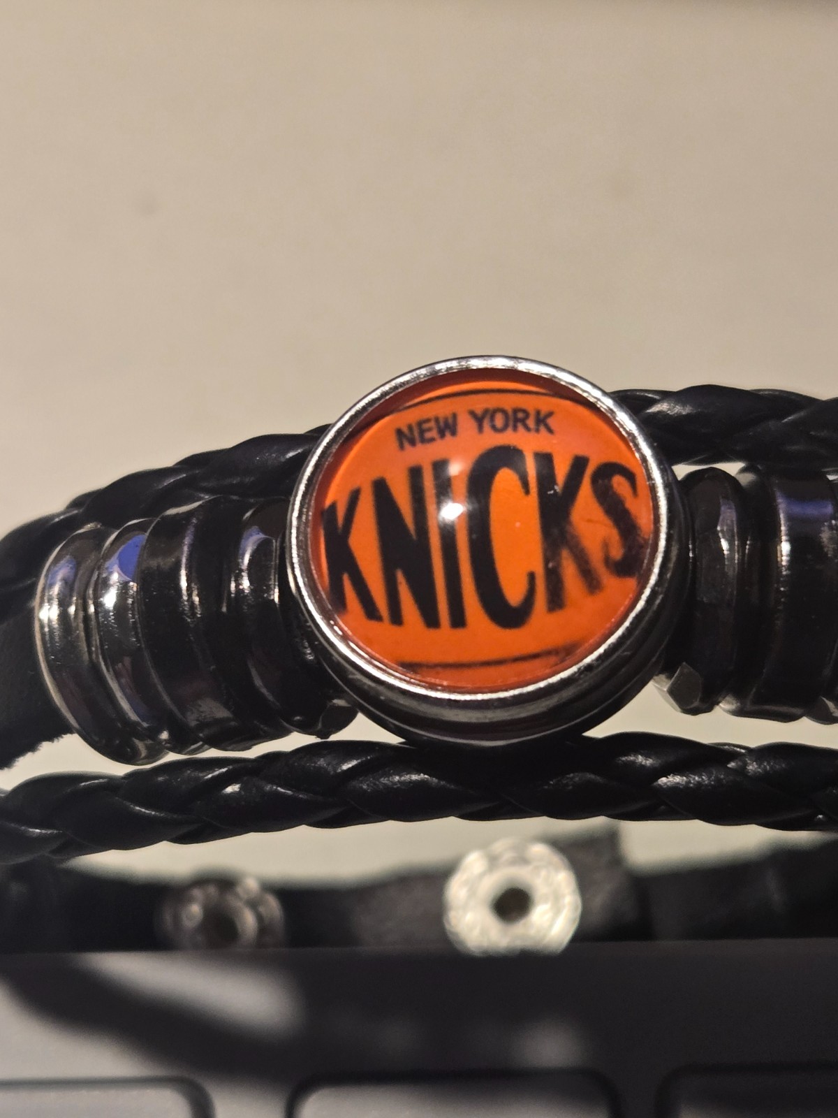NY KNICKS( ORANGE/BLU) 18MM NOOSA SNAP BUTTON W/8.25″LEATHER BRACELET-NEW