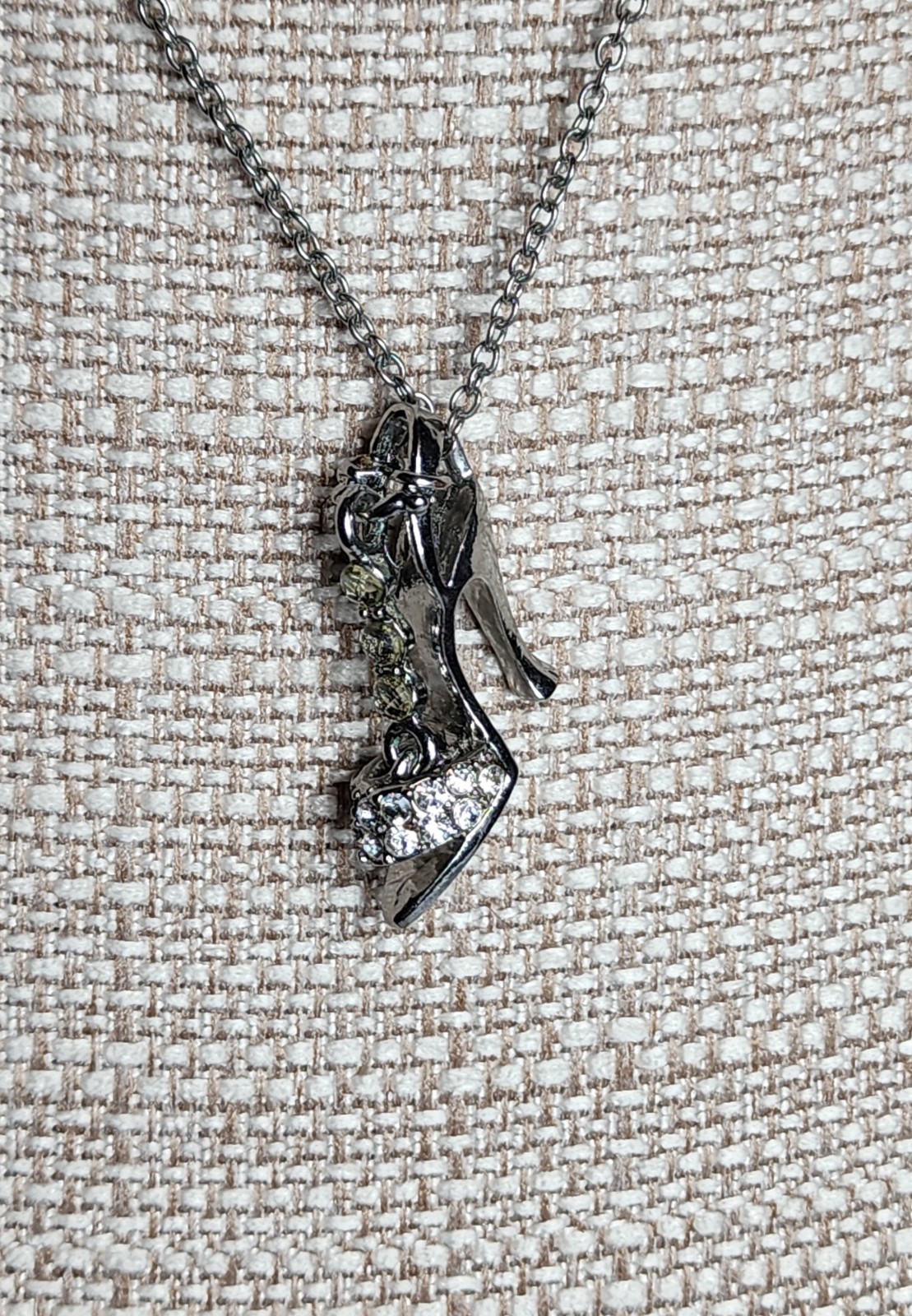 Silver Tone Rhinestone High Heel Shoe Pendant Necklace 18″ Ajustable