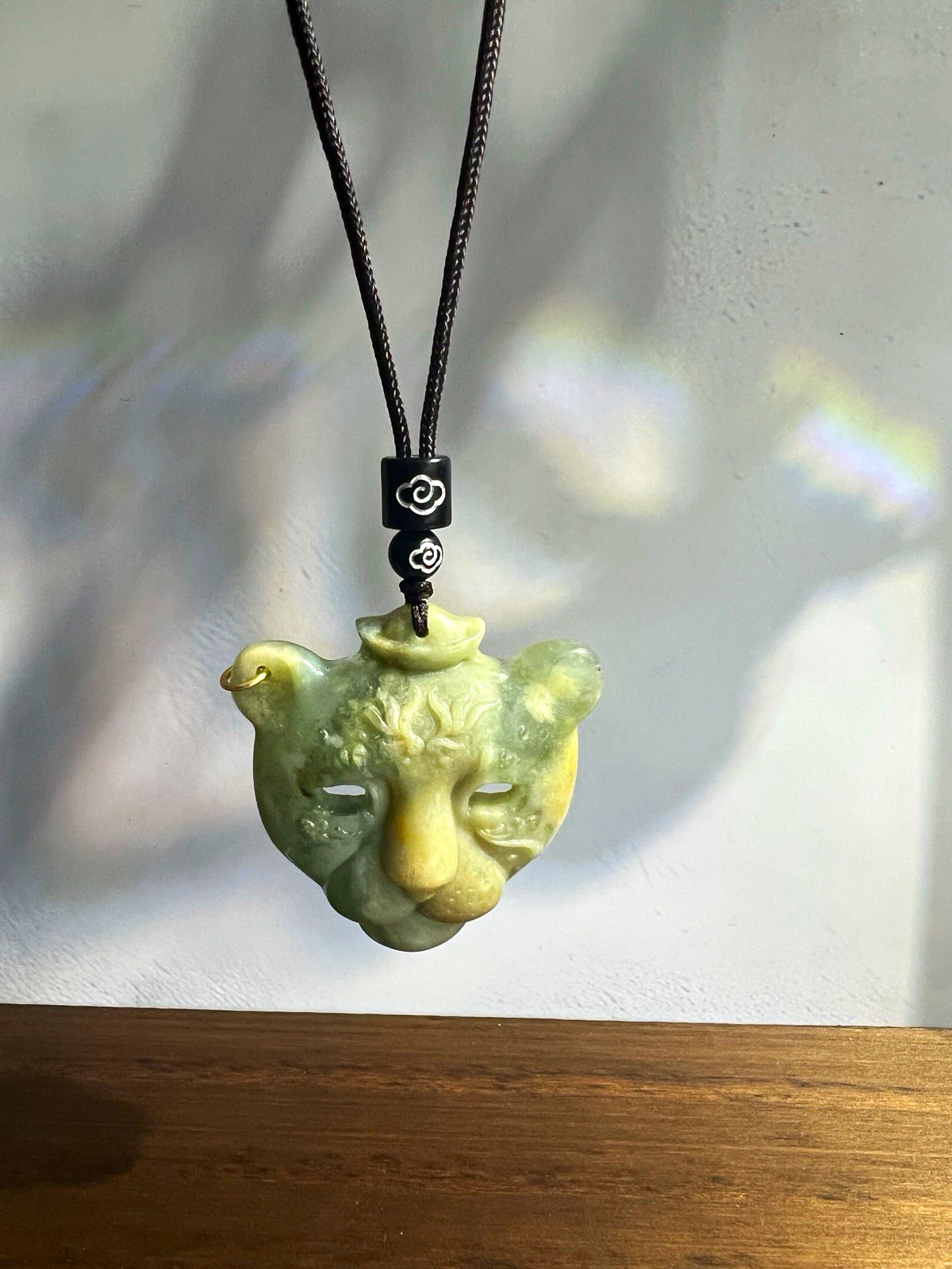 Natural sleeve jade leopard head pendant