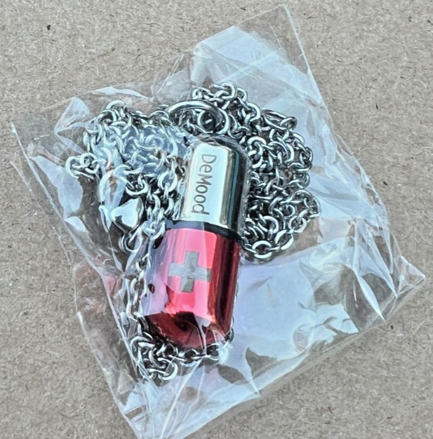 Mens SS RED/SILVER Openable Capsule Medicine Pill Pendant Necklace 22″ FREESHIP