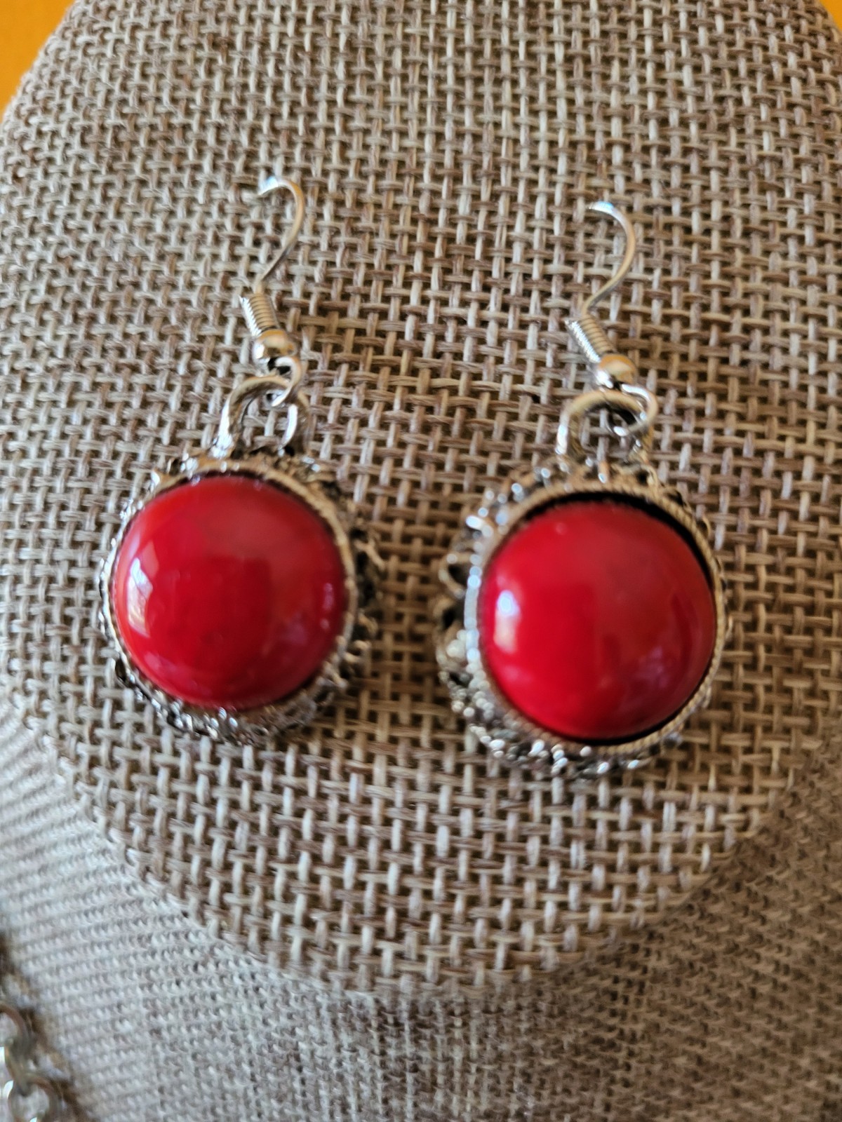 Red or Black stone with elephant pendant necklace and earing set