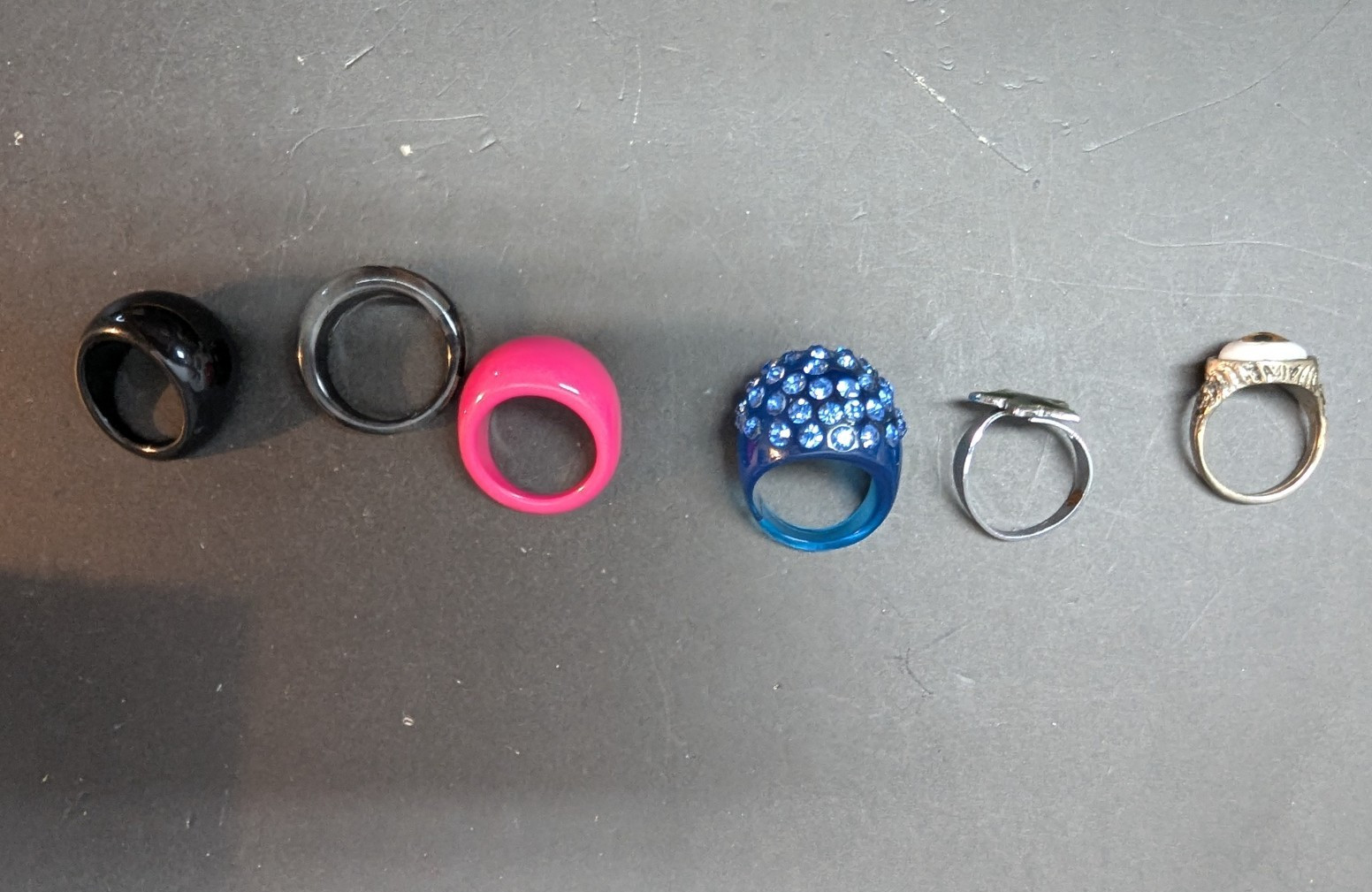 LOT OF 6 Rings Metal and Plastic Different Design with Silver Tone Vintage