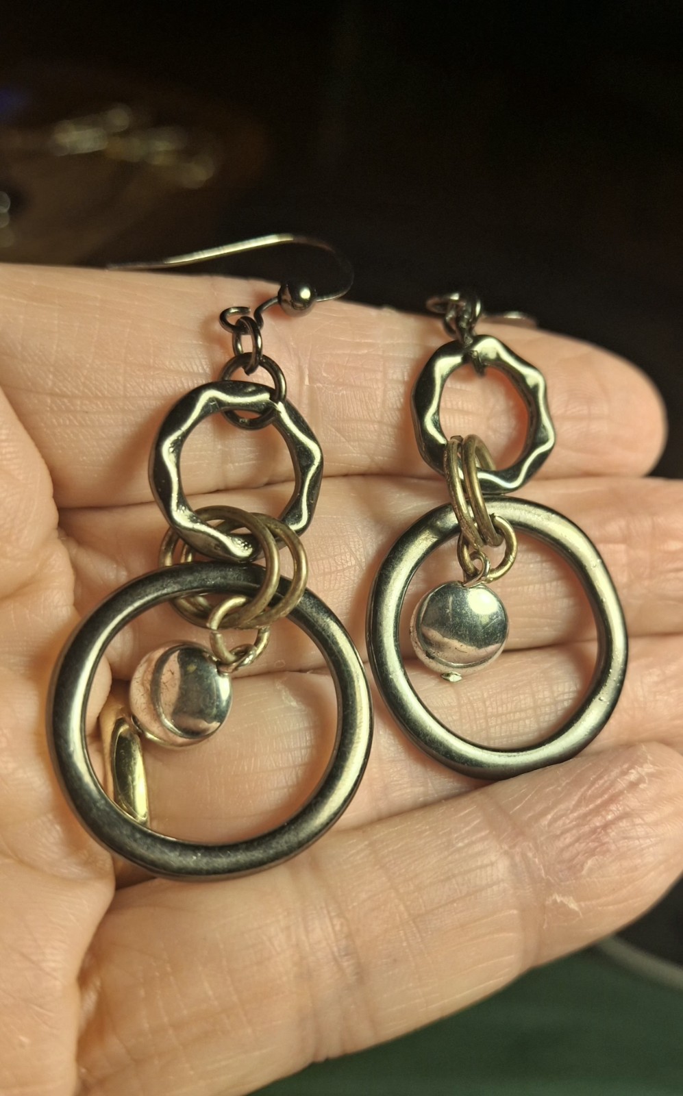 Vintage pre-owned no brand 2 pairs of dangle & hook earrings..