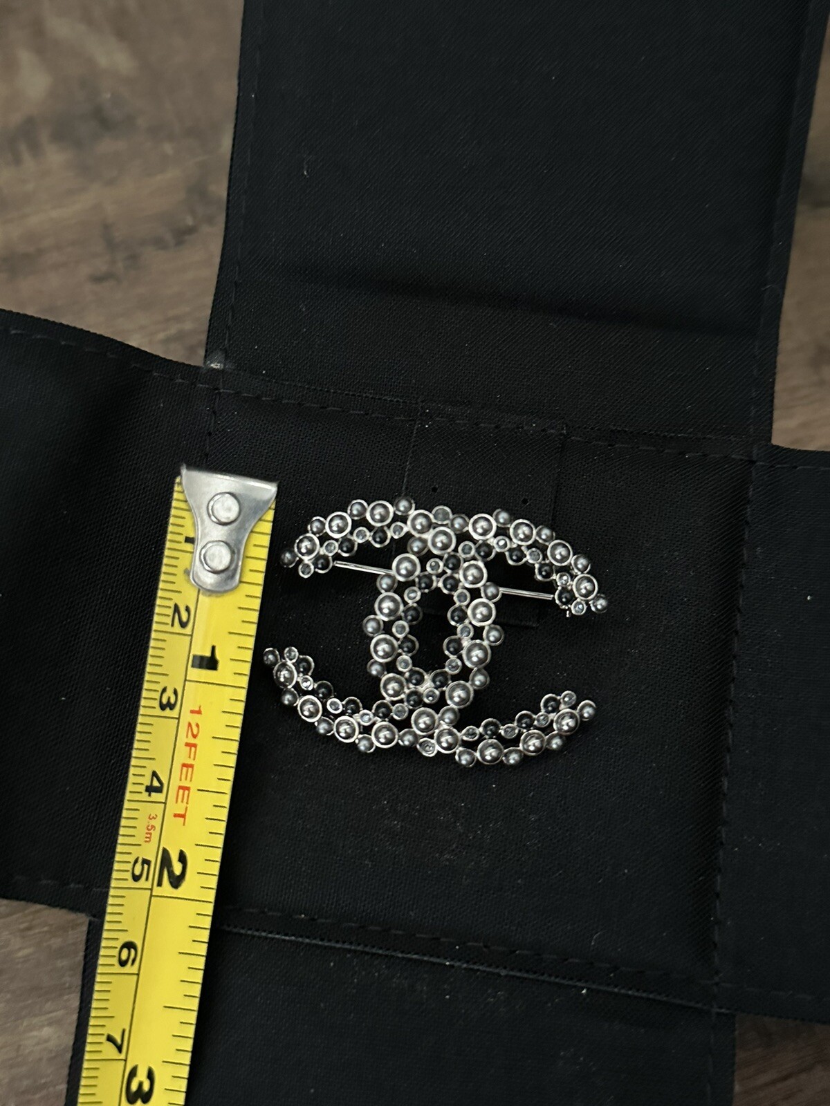 CHANEL FALL-WINTER 2019 19B Metal, Glass Pearls & Strass Brooch AB2205 Y47823