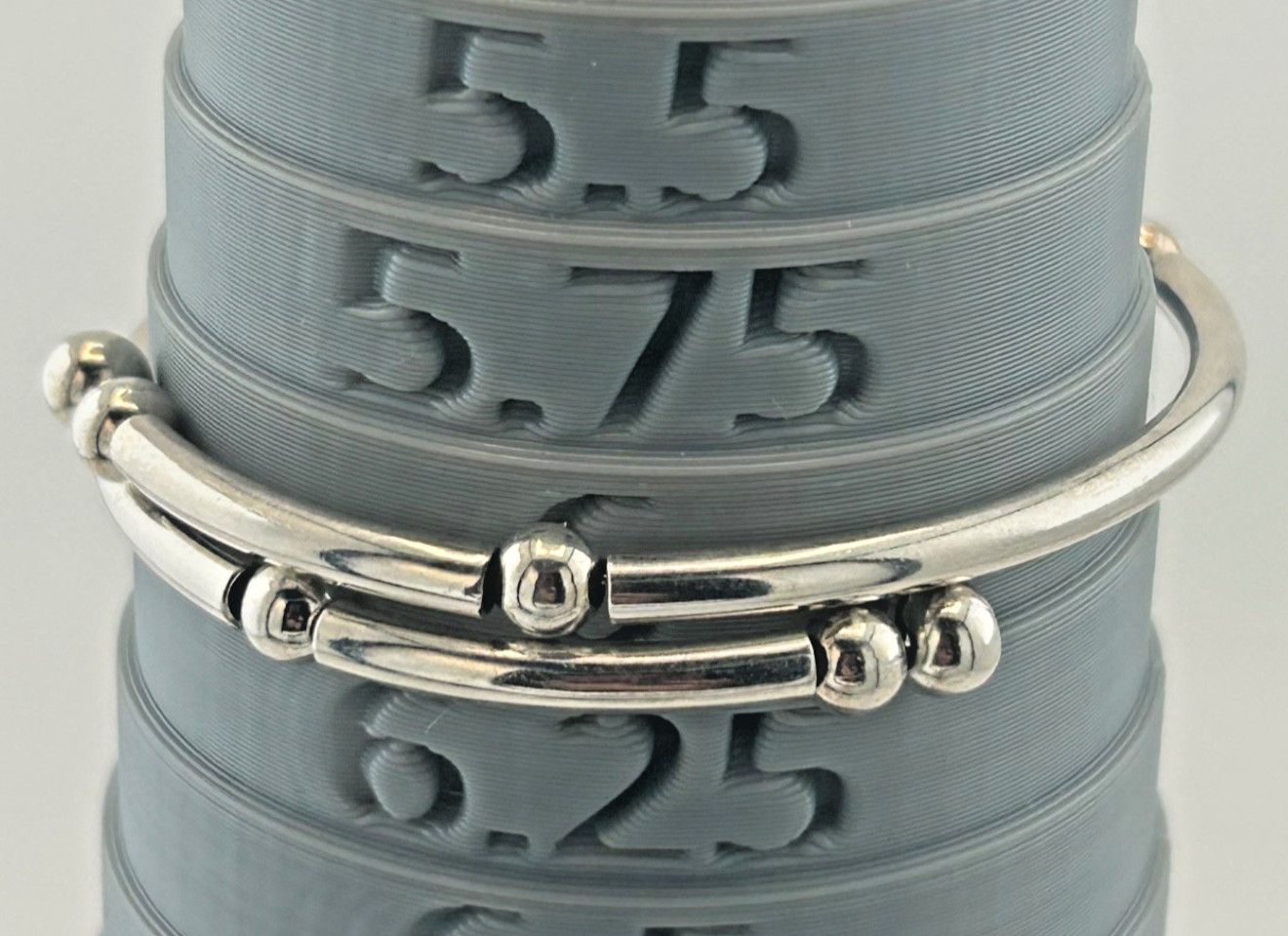 Adjustable bracelet Sea glass style plastic beads silver-tone spacers and band
