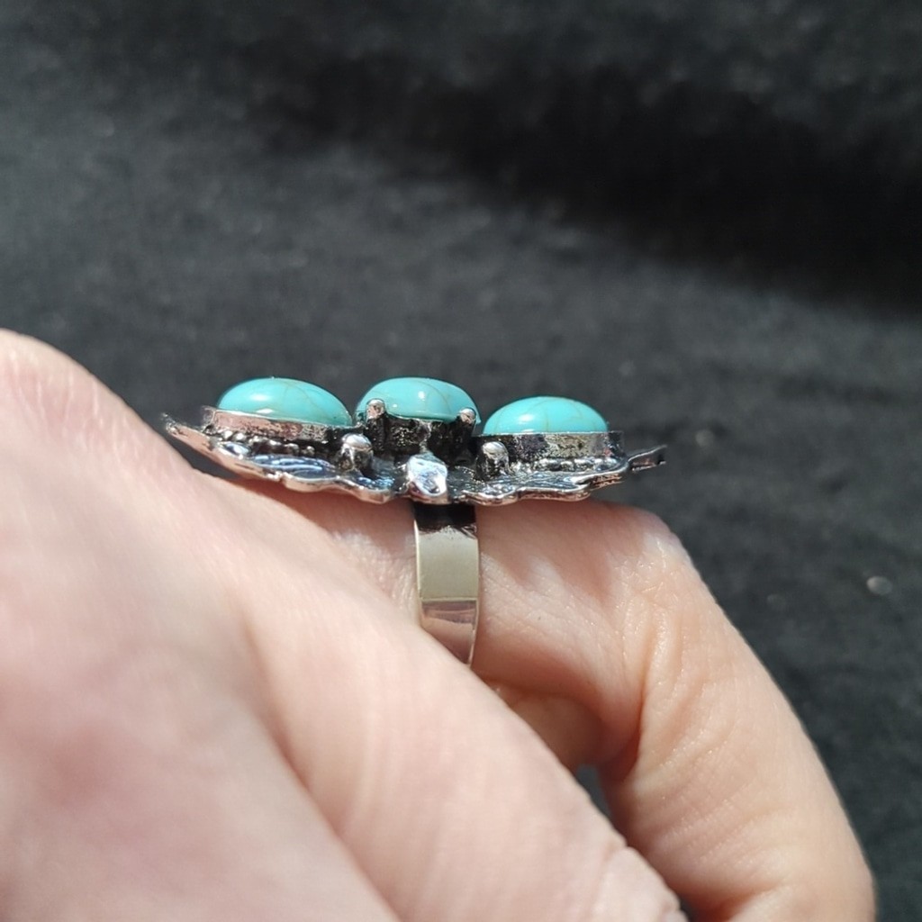 Silver Tone Turquoise Blue Dye Howlite Gemstones Statement Ring – Size 7-9