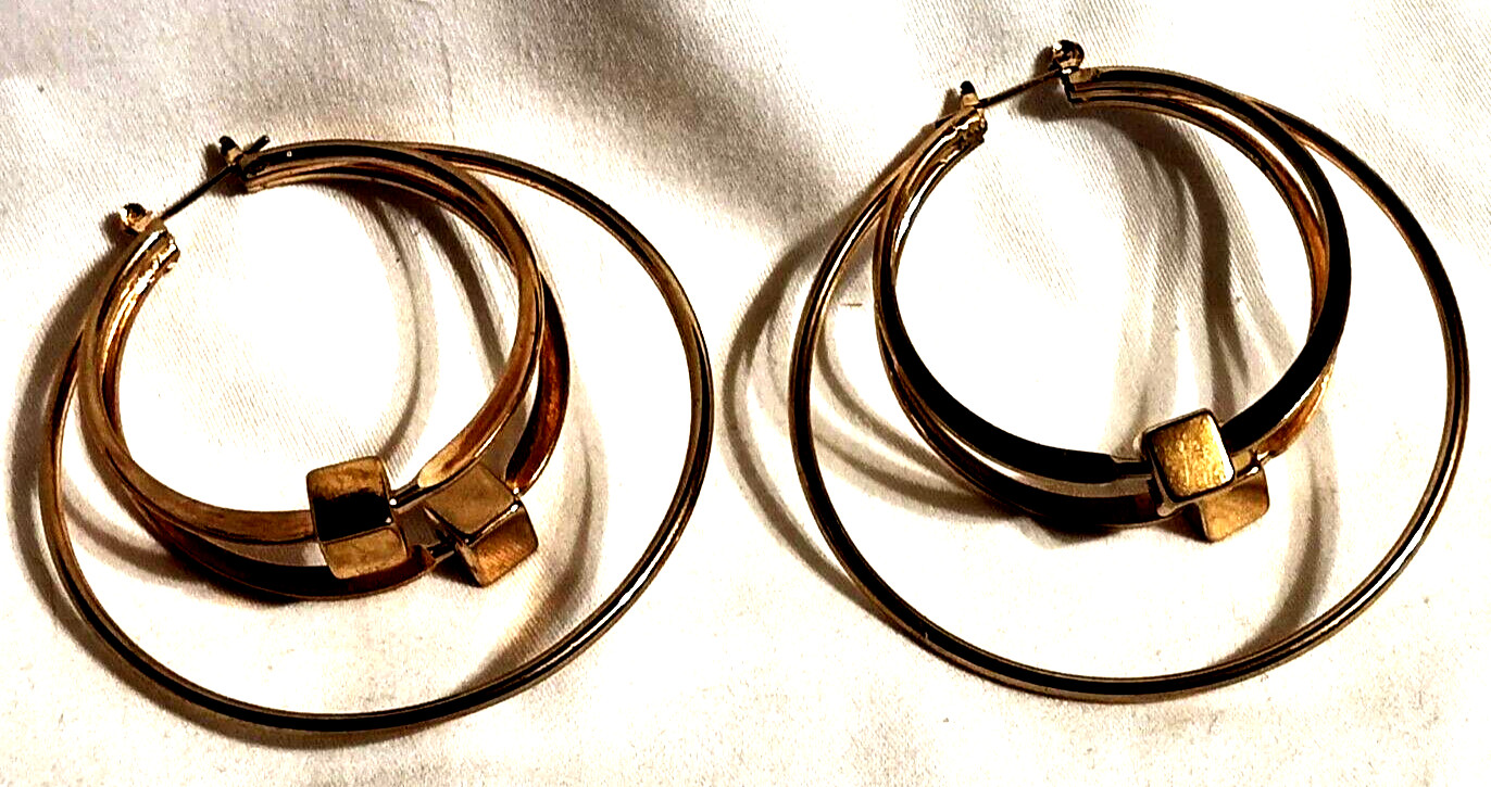 Gold Tone Triple Hoop Earrings Pierced Mod Modernist Cube & Loop 2.5″ Drop VTG