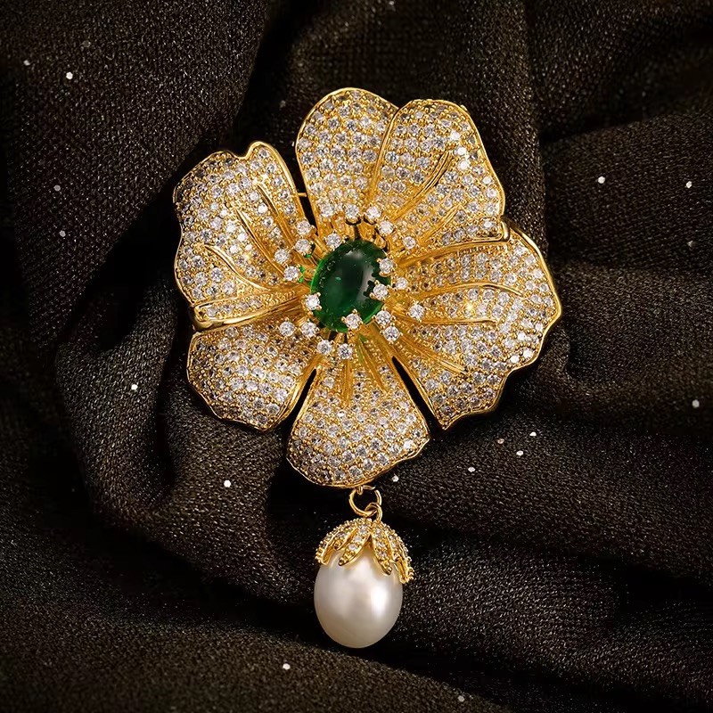 Luxury Gold Flower Brooch – Simulated Clear Crystals & Green Center Stone