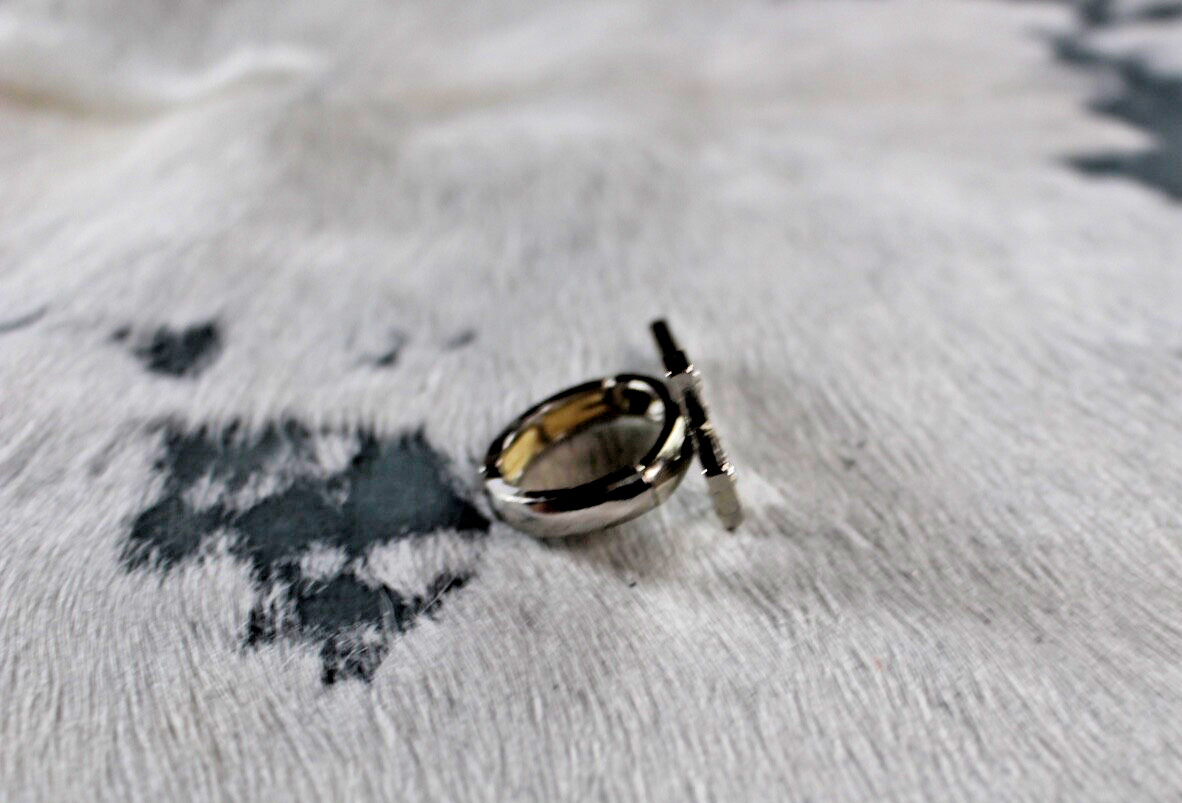 Western Womens Ring 1 1/2 x 5/8 in up to 8 Cross Silver Crystal Stretch