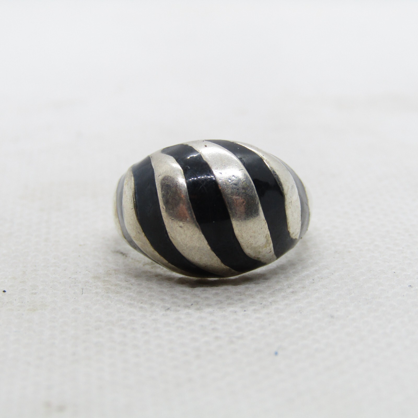Sterling Silver 925 Black Enamel Dome Ring Size 6.5 K6813