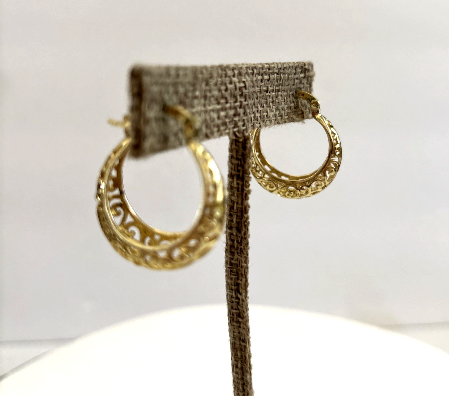 Gold Tone ATI BR CN Filigree 1″ Hoop Earrings